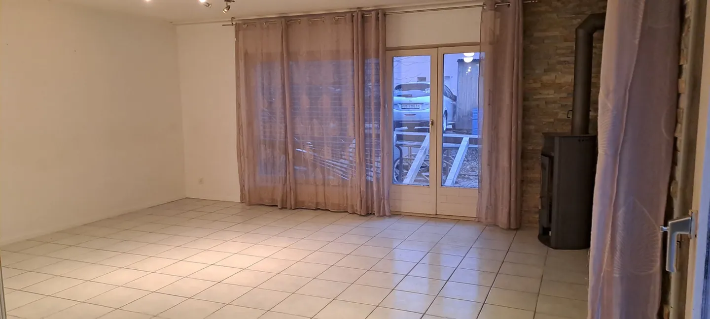 Row house for sale - Photo 3 of 18