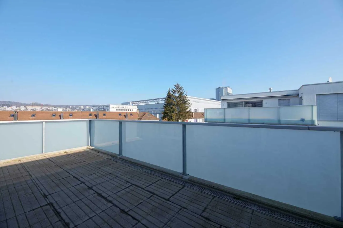 Sunny 5.5-room penthouse with 4 terraces in Schlieren - Photo 11 of 13