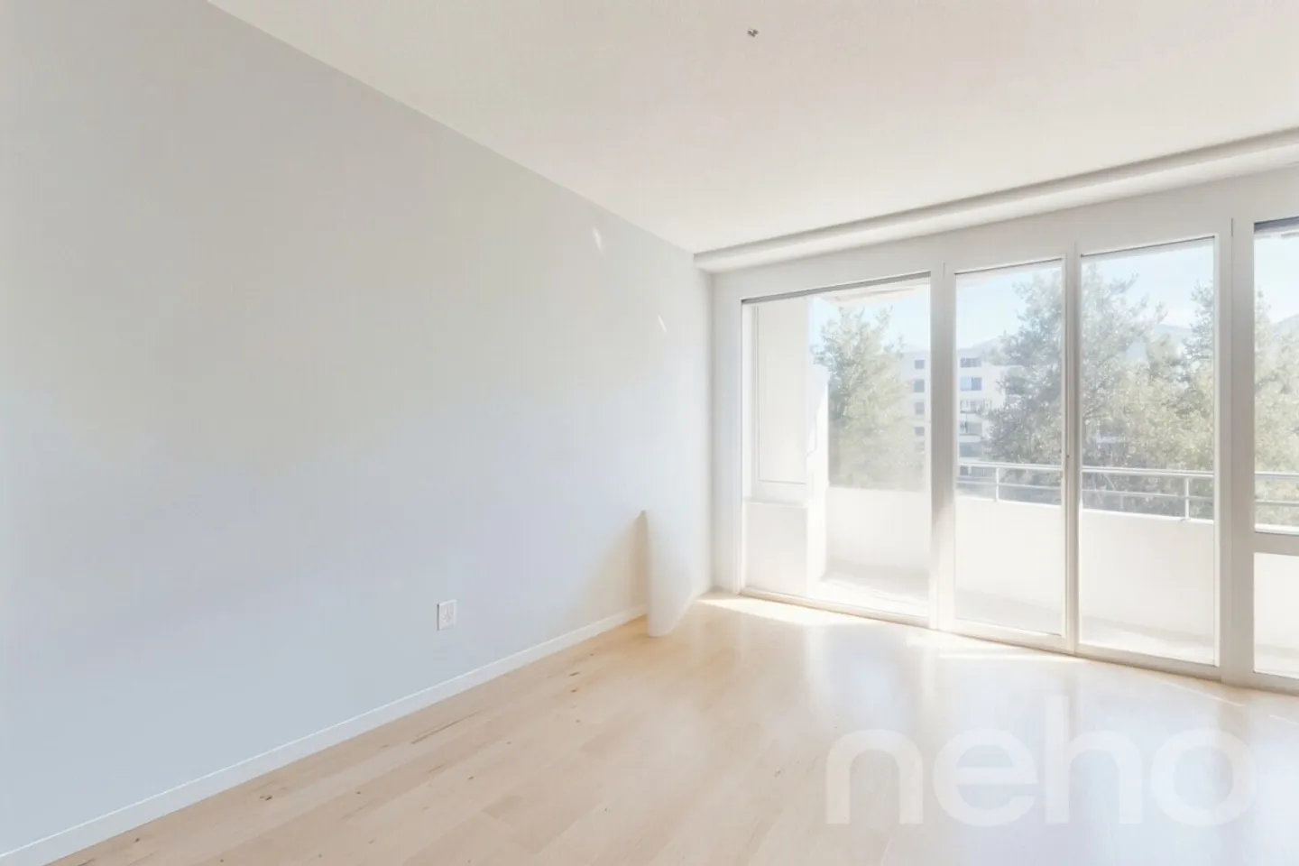 Nur einen Steinwurf von der Straßenbahnhaltestelle entfernt - Foto 4 von 12