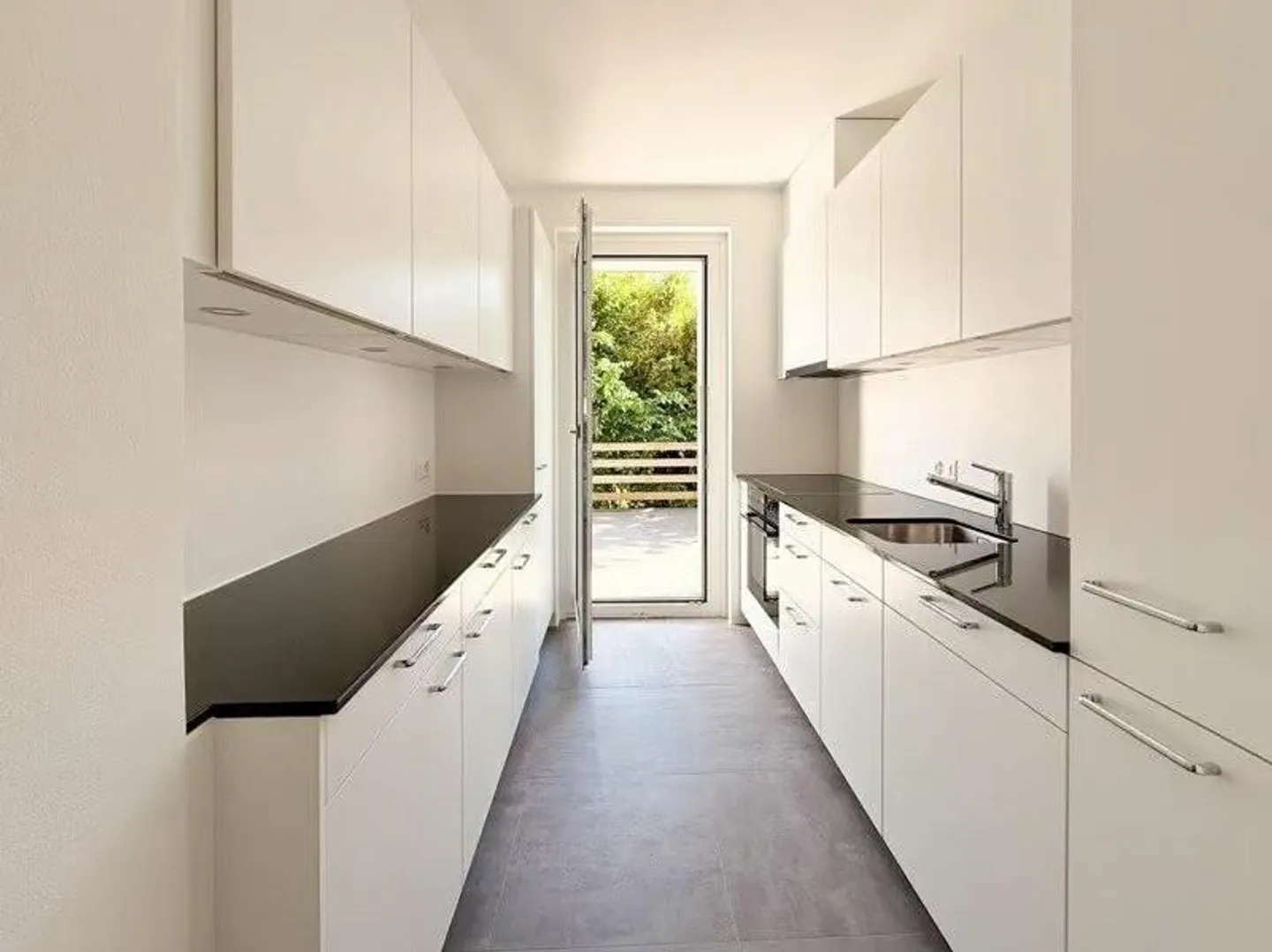 Central and Quiet - 3.5 Rooms with Terrace - Photo 2 of 9