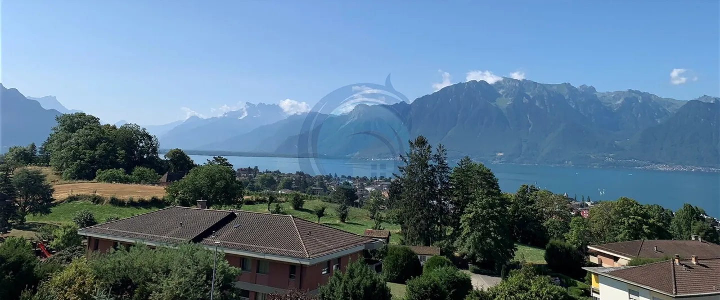 SUPERBA PROPRIETÀ CON 4 APPARTAMENTI E VISTA MOZZAFIATO SUL LAGO - Foto 2 di 17