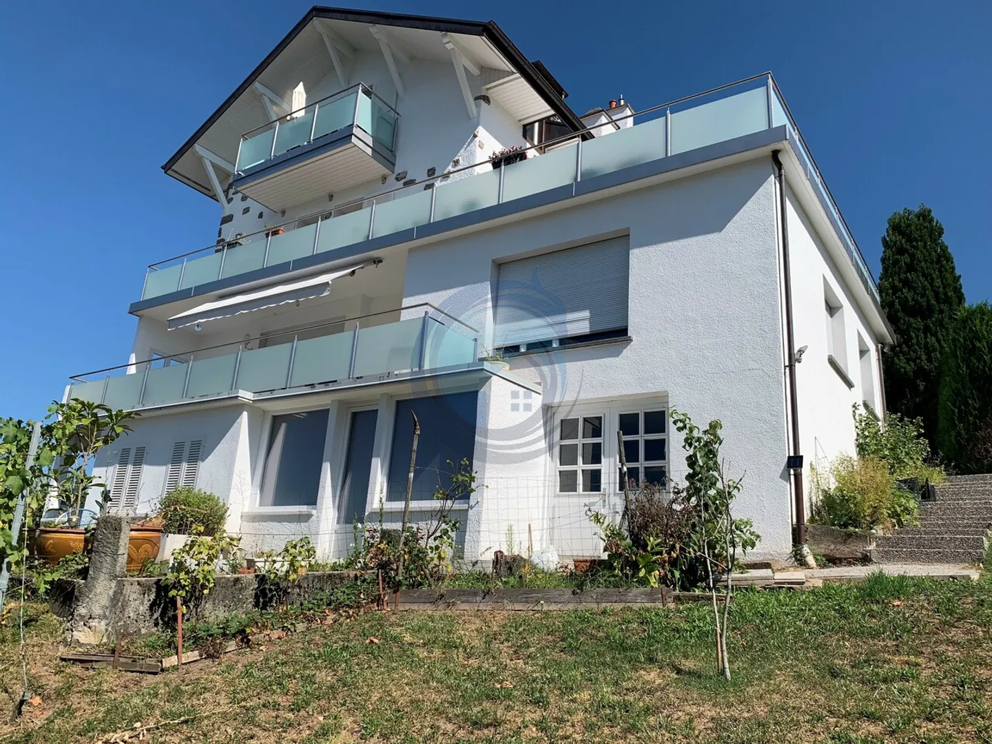 SUPERBA PROPRIETÀ CON 4 APPARTAMENTI E VISTA MOZZAFIATO SUL LAGO - Foto 4 di 17