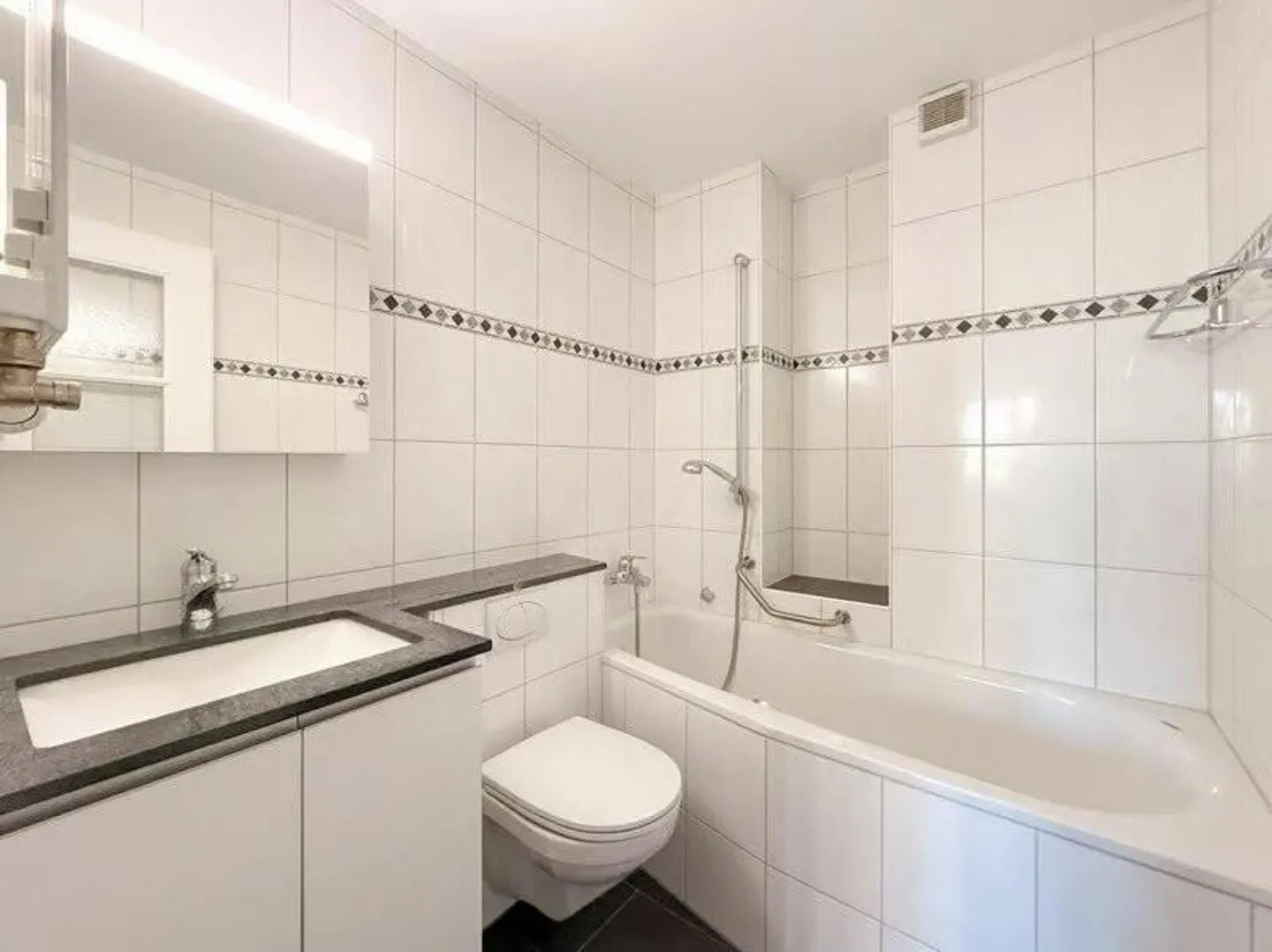 Central and Quiet - 3.5 Rooms with Terrace - Photo 6 of 9