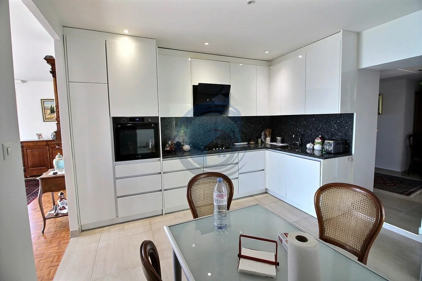 SUPERBA PROPRIETÀ CON 4 APPARTAMENTI E VISTA MOZZAFIATO SUL LAGO - Foto 11 di 17
