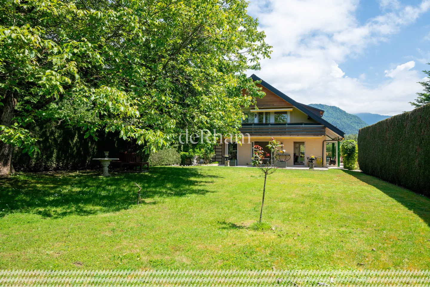 Stunning Villa in Saint-Légier - Photo 3 of 24