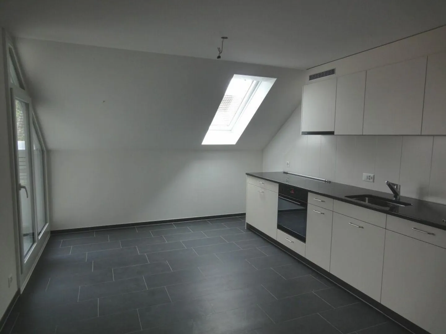 Appartamento mansardato ristrutturato - Foto 2 di 10