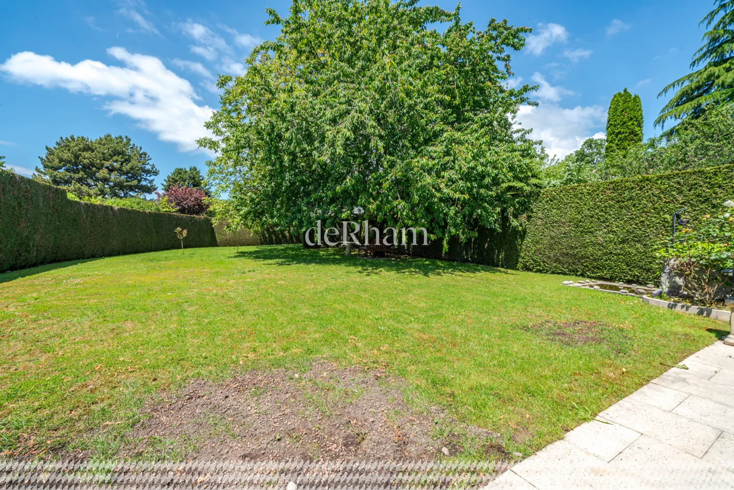 Stunning Villa in Saint-Légier - Photo 18 of 24