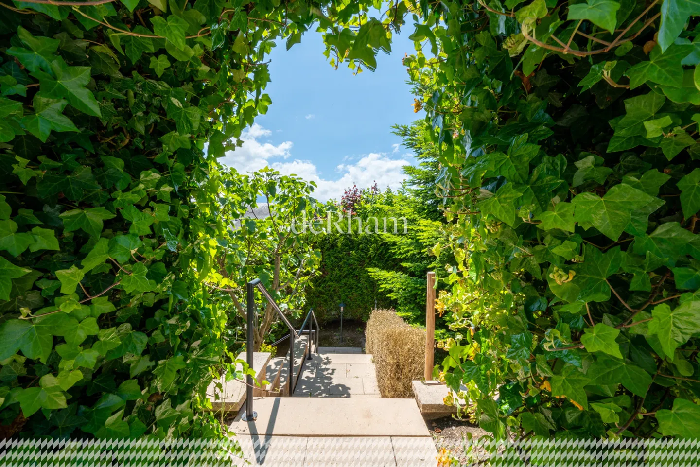 Stunning Villa in Saint-Légier - Photo 19 of 24