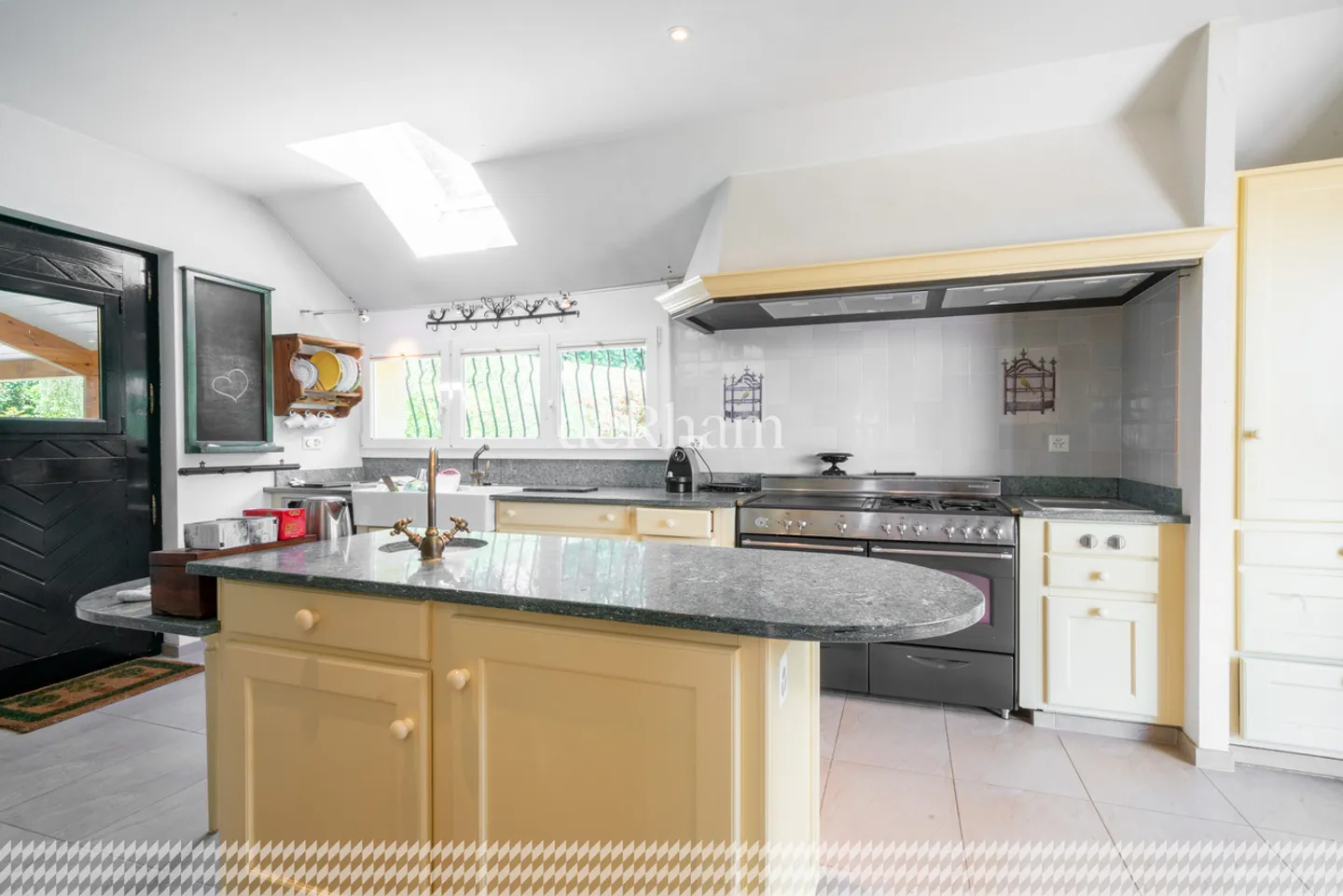 Stunning Villa in Saint-Légier - Photo 10 of 24