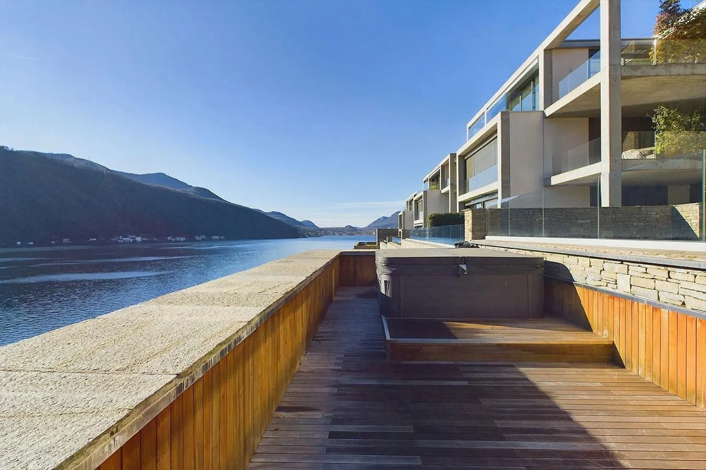 Morcote - Uno su mille! Irresistibile appartamento con giardino in riva al lago | Morcote - Unwiderstehliche Gartenwohnung vom Feinsten, direkt am See - Foto 8 di 13