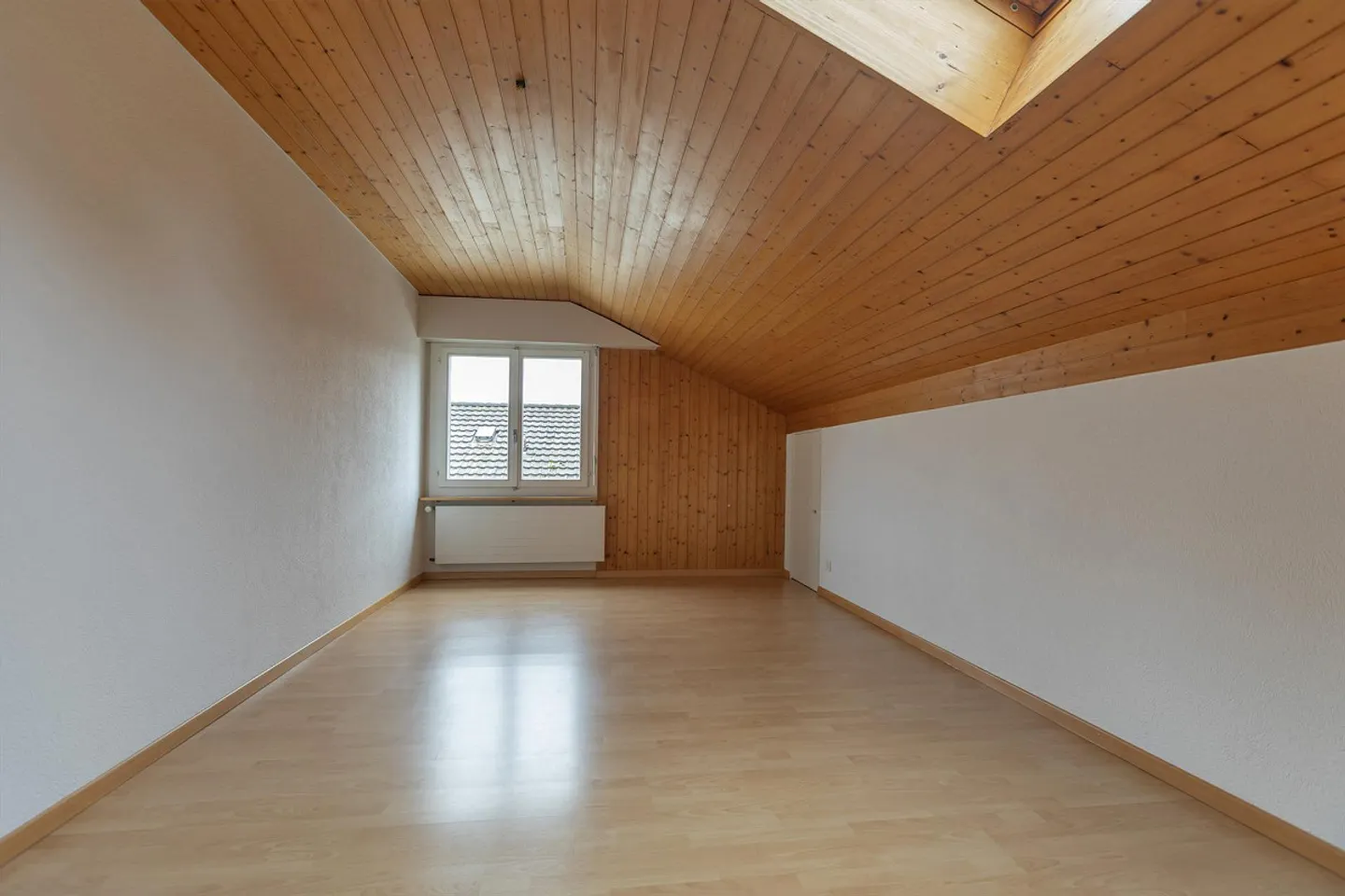Grosszügige Dachwohnung - Foto 7 von 8