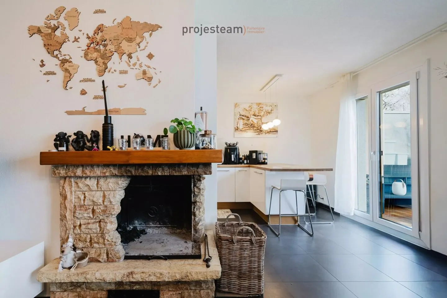 Apartment with fireplace, carefully renovated, large south-facing balcony, in a green and family-friendly setting - Photo 4 of 12