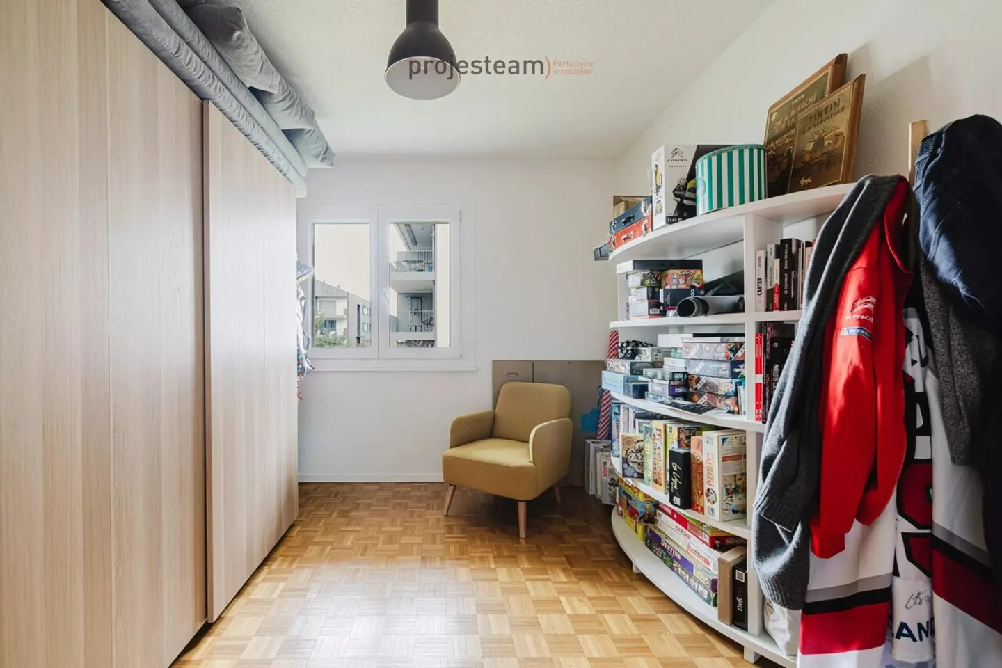 Apartment with fireplace, carefully renovated, large south-facing balcony, in a green and family-friendly setting - Photo 9 of 12