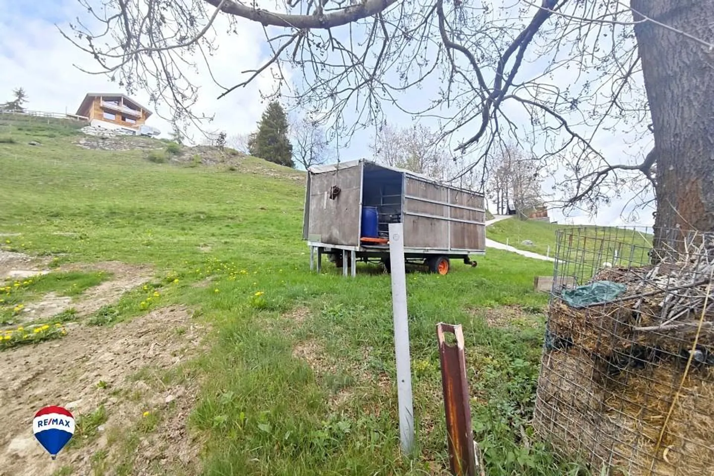 Terrain à bâtir pour 1 à 2 maisons en zone H20 - Photo 2 sur 11