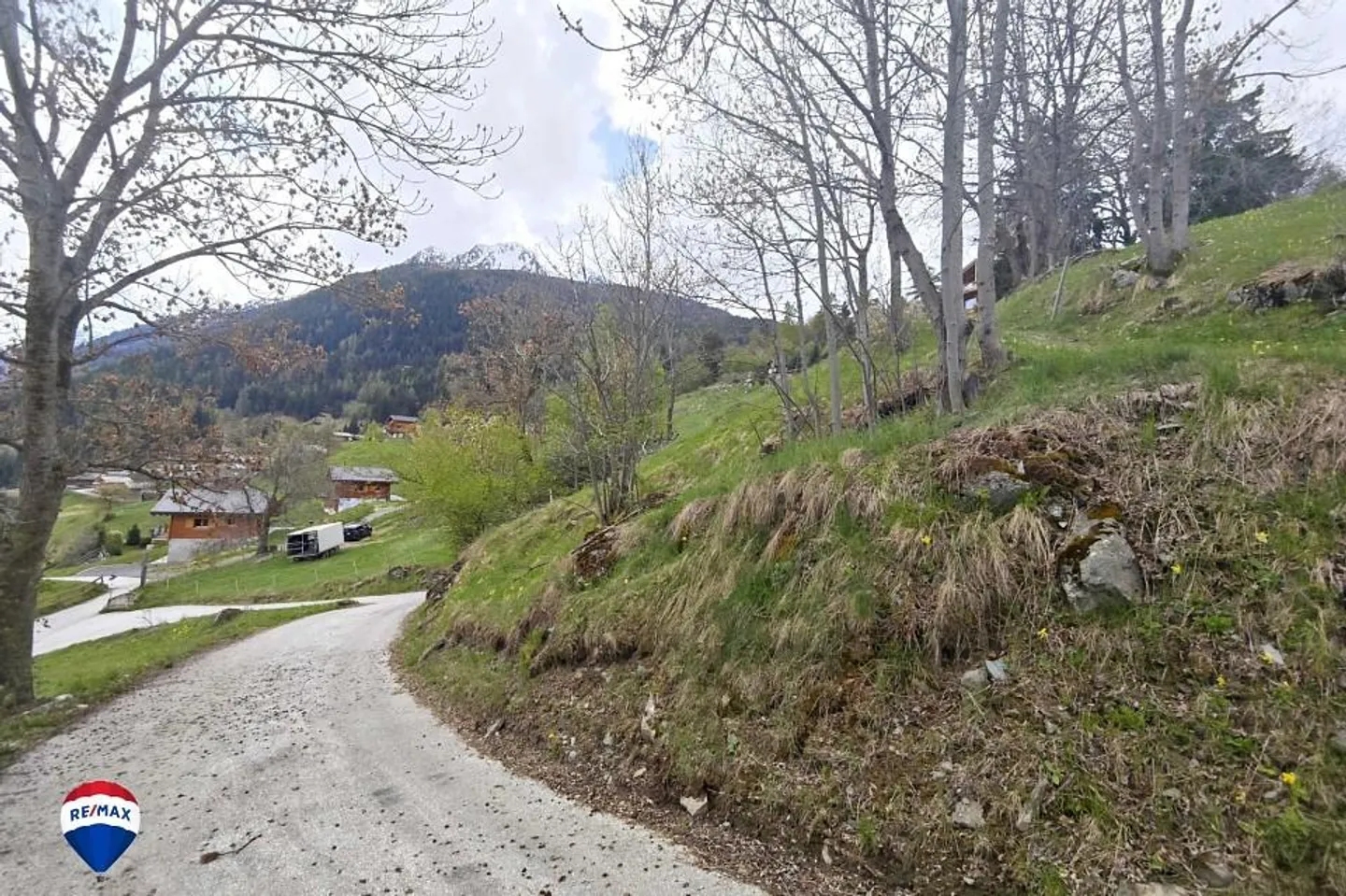 Terrain à bâtir pour 1 à 2 maisons en zone H20 - Photo 4 sur 11