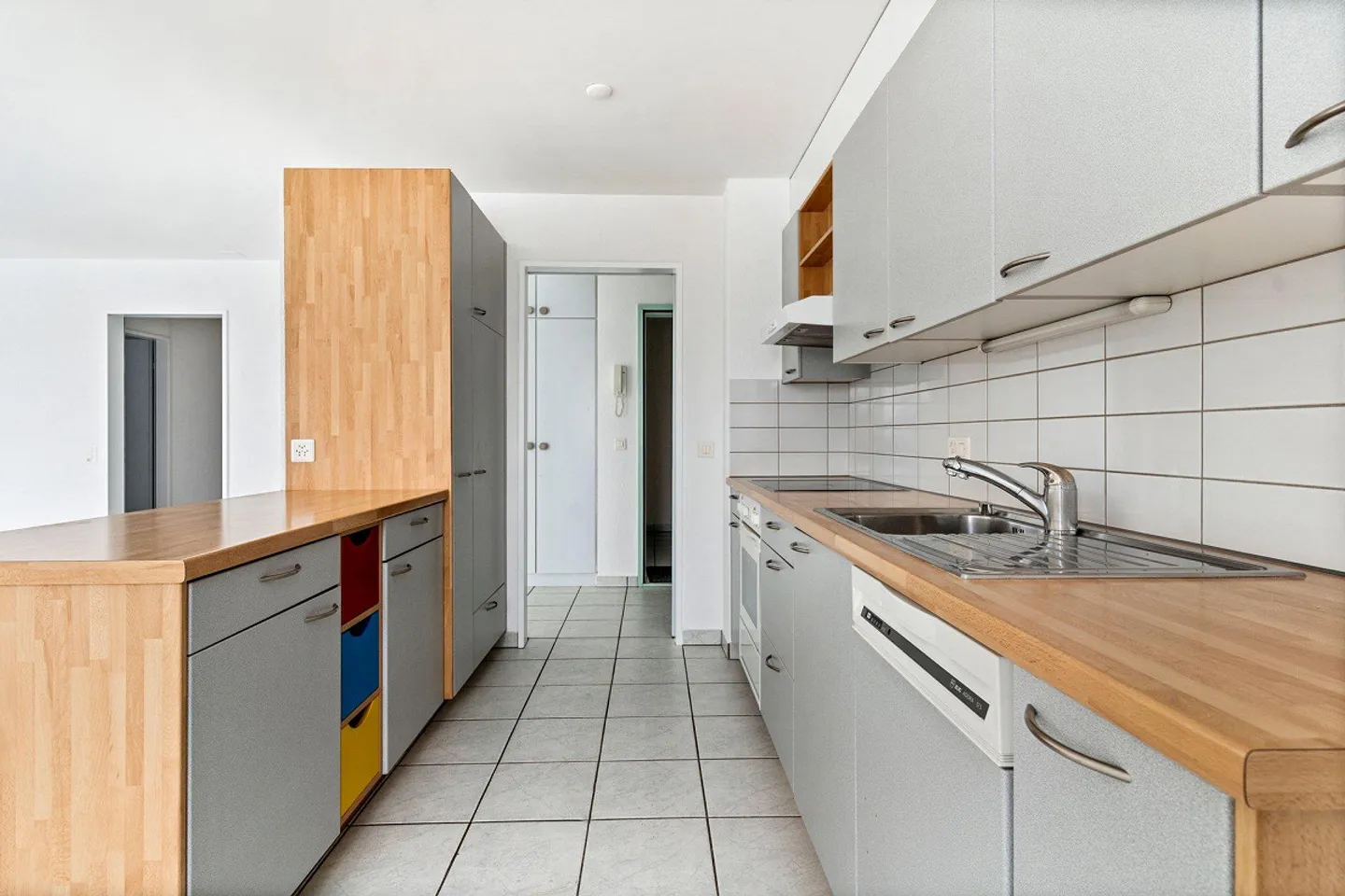 Appartamento spazioso con balcone - Foto 3 di 7