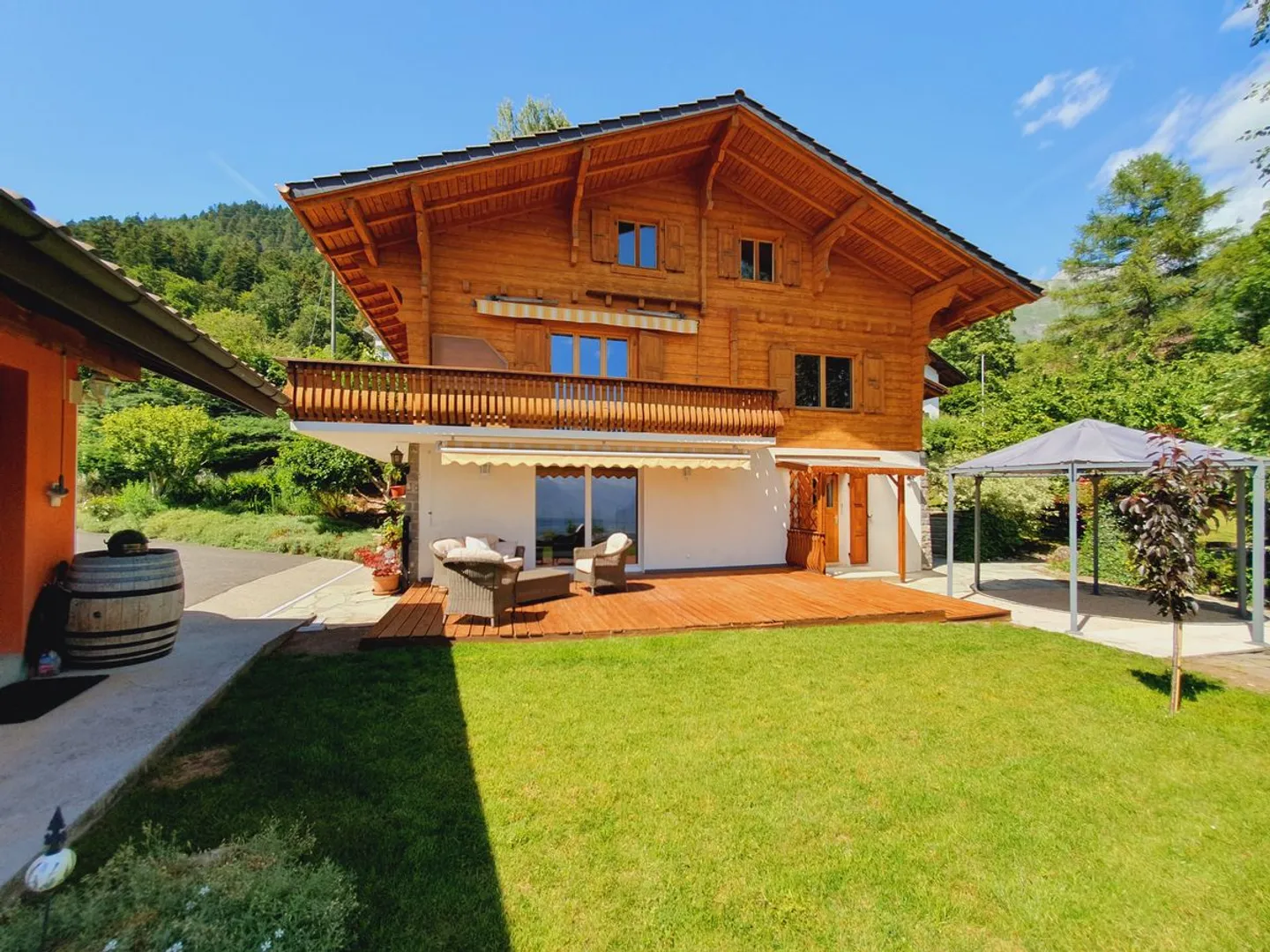 Wunderschönes Chalet und großes Grundstück - Blick auf die Dents du Midi - Foto 1 von 13
