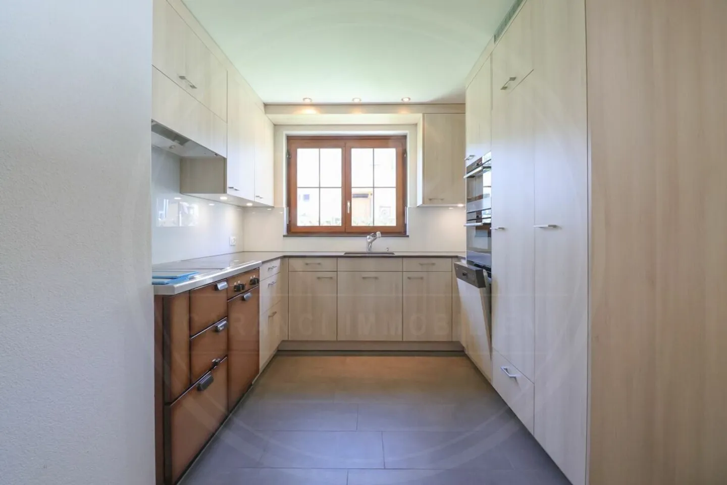 Charming 6½-Room House with Plenty of Space and Rustic Flair in Wohlenschwil - Photo 2 of 14