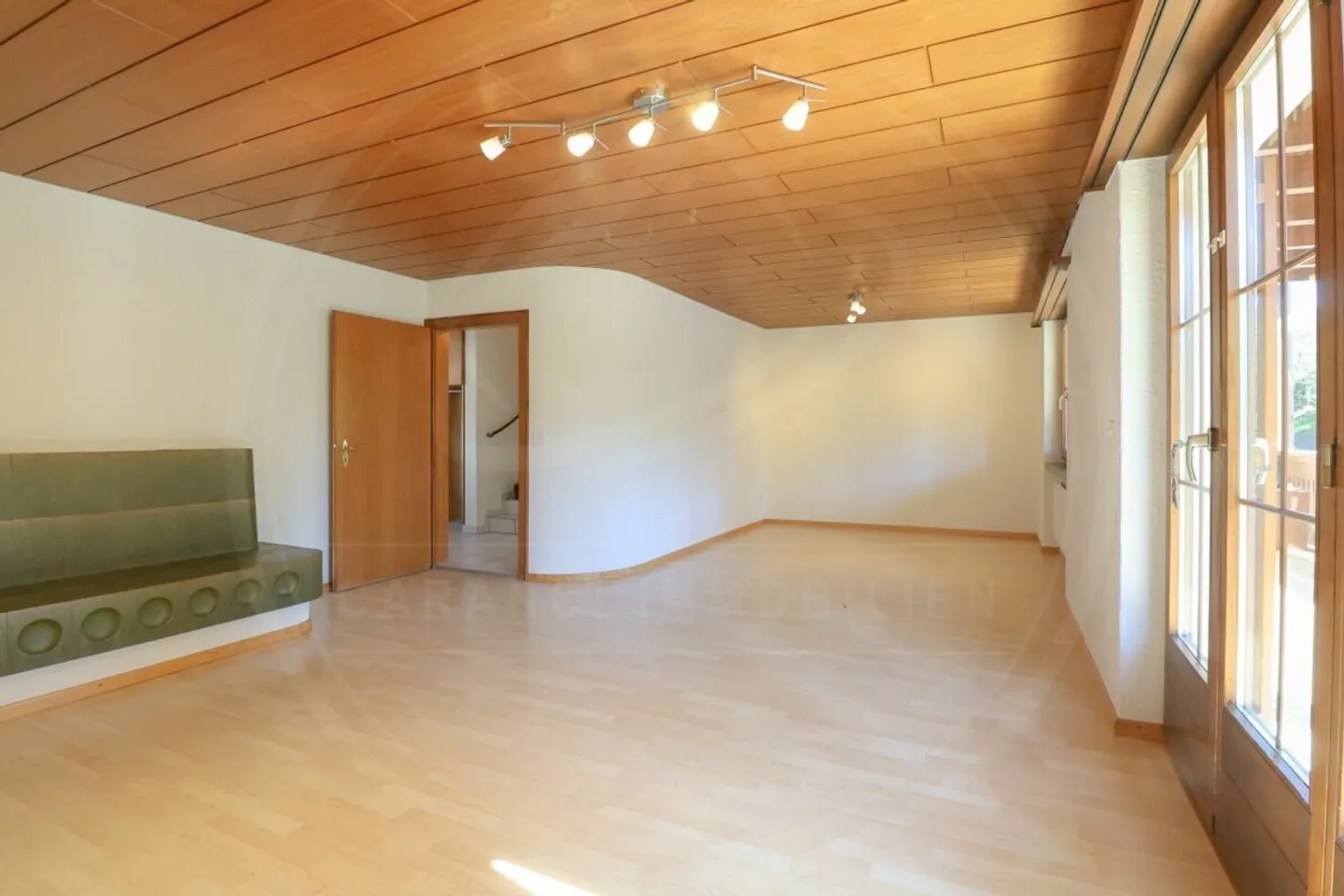 Charming 6½-Room House with Plenty of Space and Rustic Flair in Wohlenschwil - Photo 5 of 14