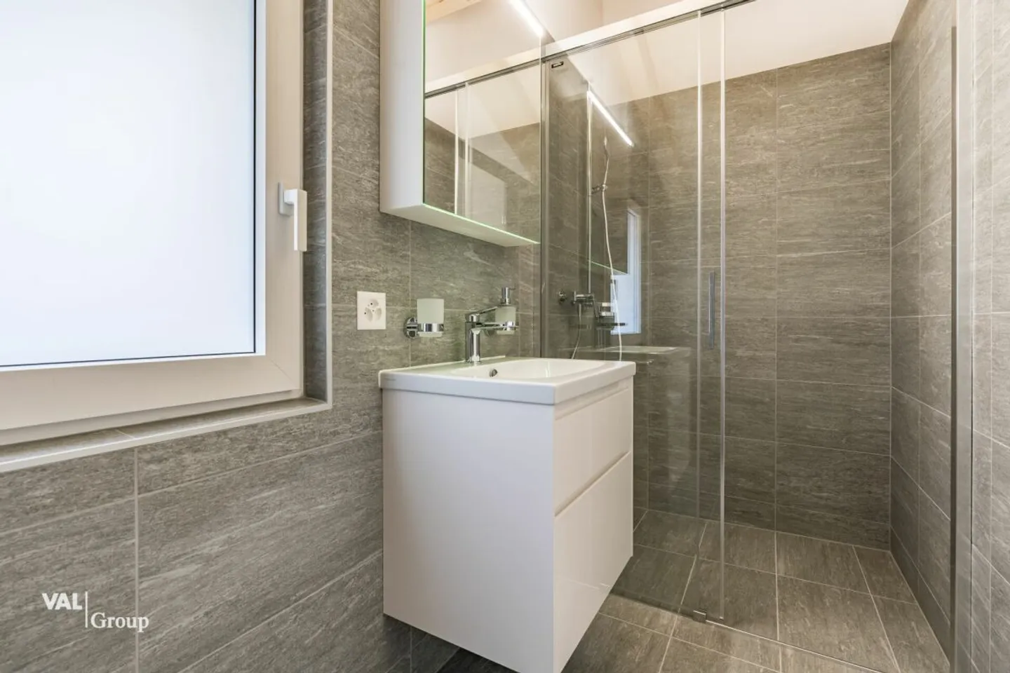 Chalet new of exceptional quality? Noble materials, total well-being, masterful view - Photo 11 of 17