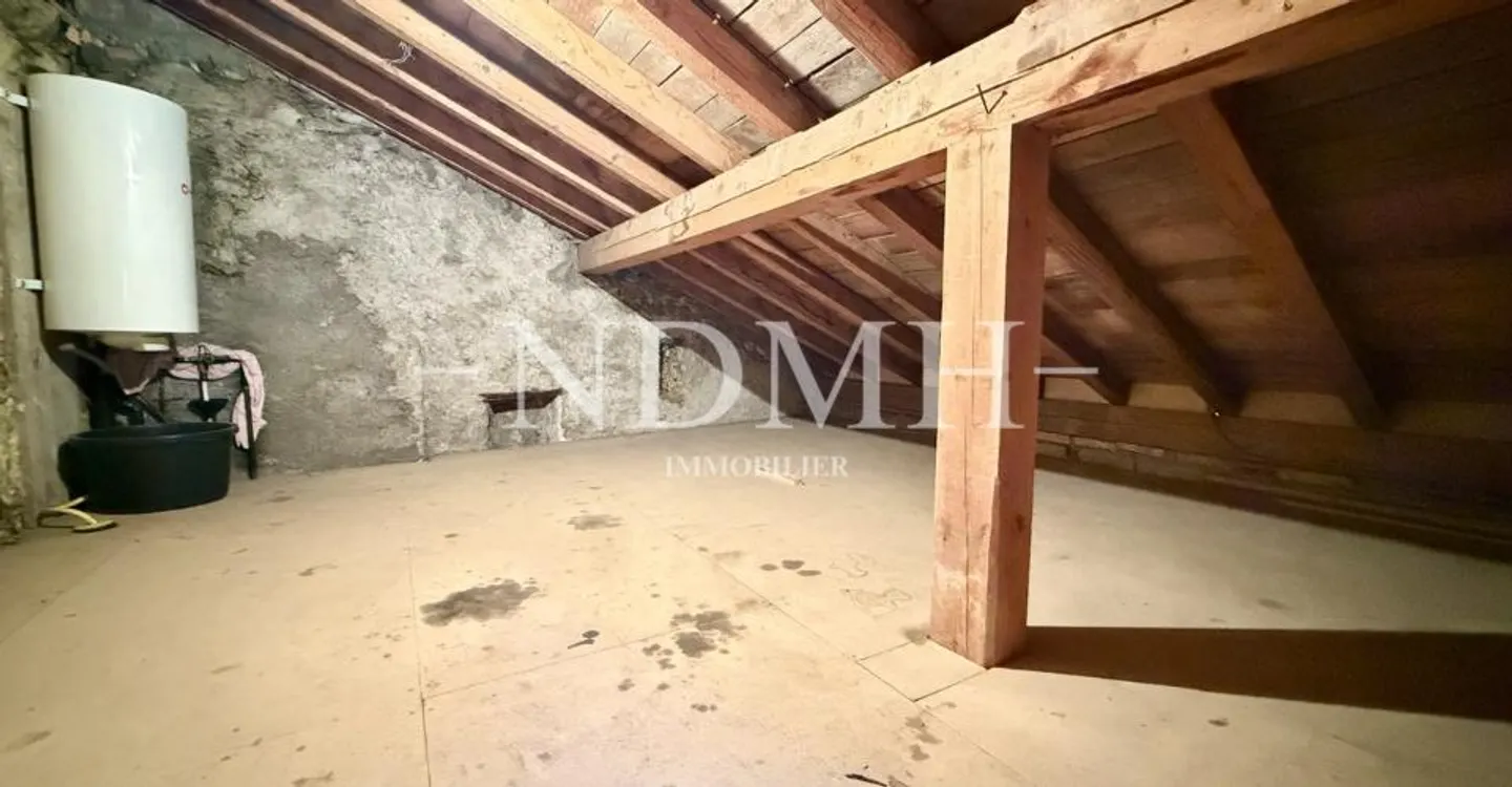 Spazioso appartamento di 4,5 locali nel cuore del villaggio - Foto 8 di 8