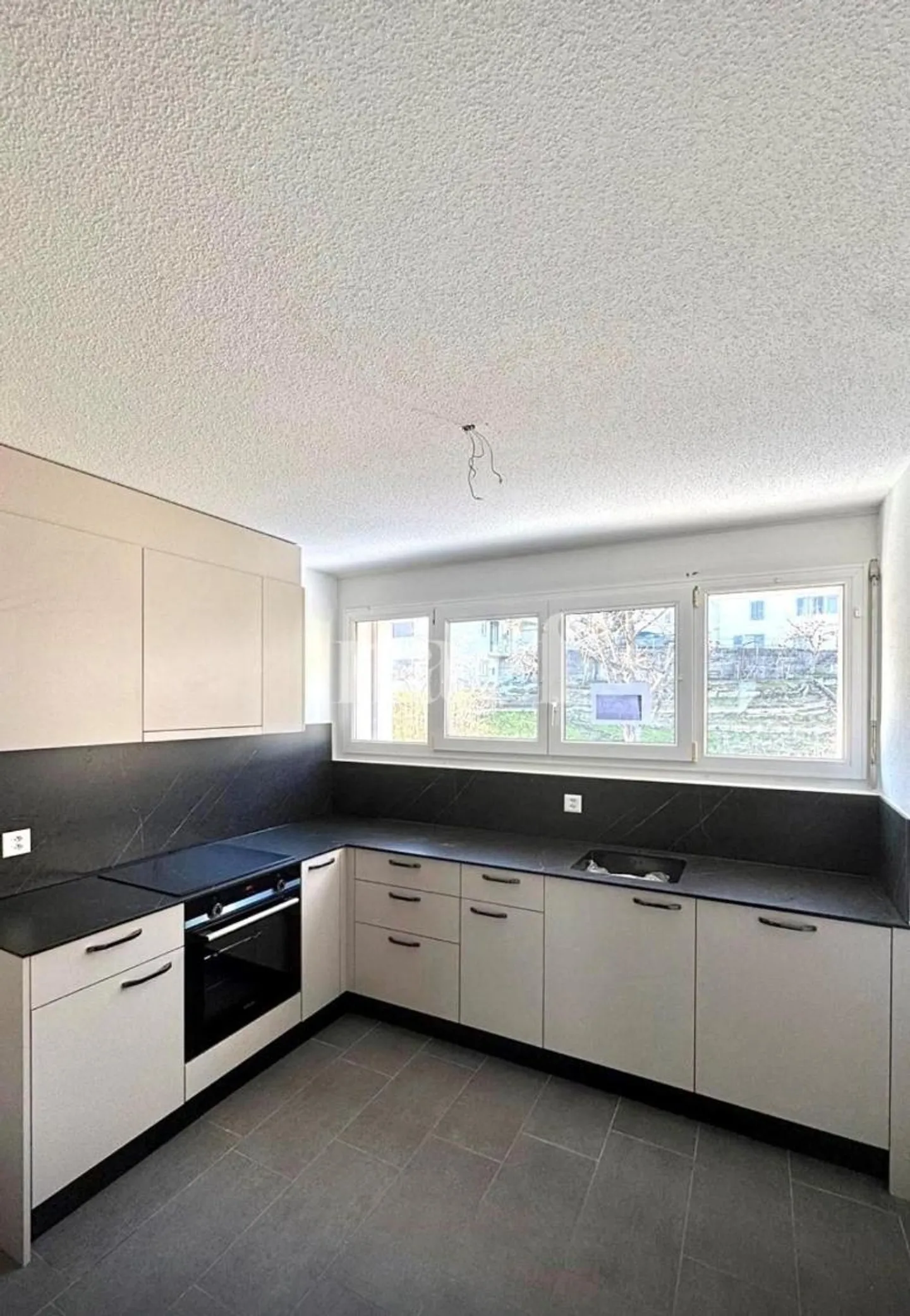 Bel appartement de 3 pièces avec balcon - Photo 1 sur 8