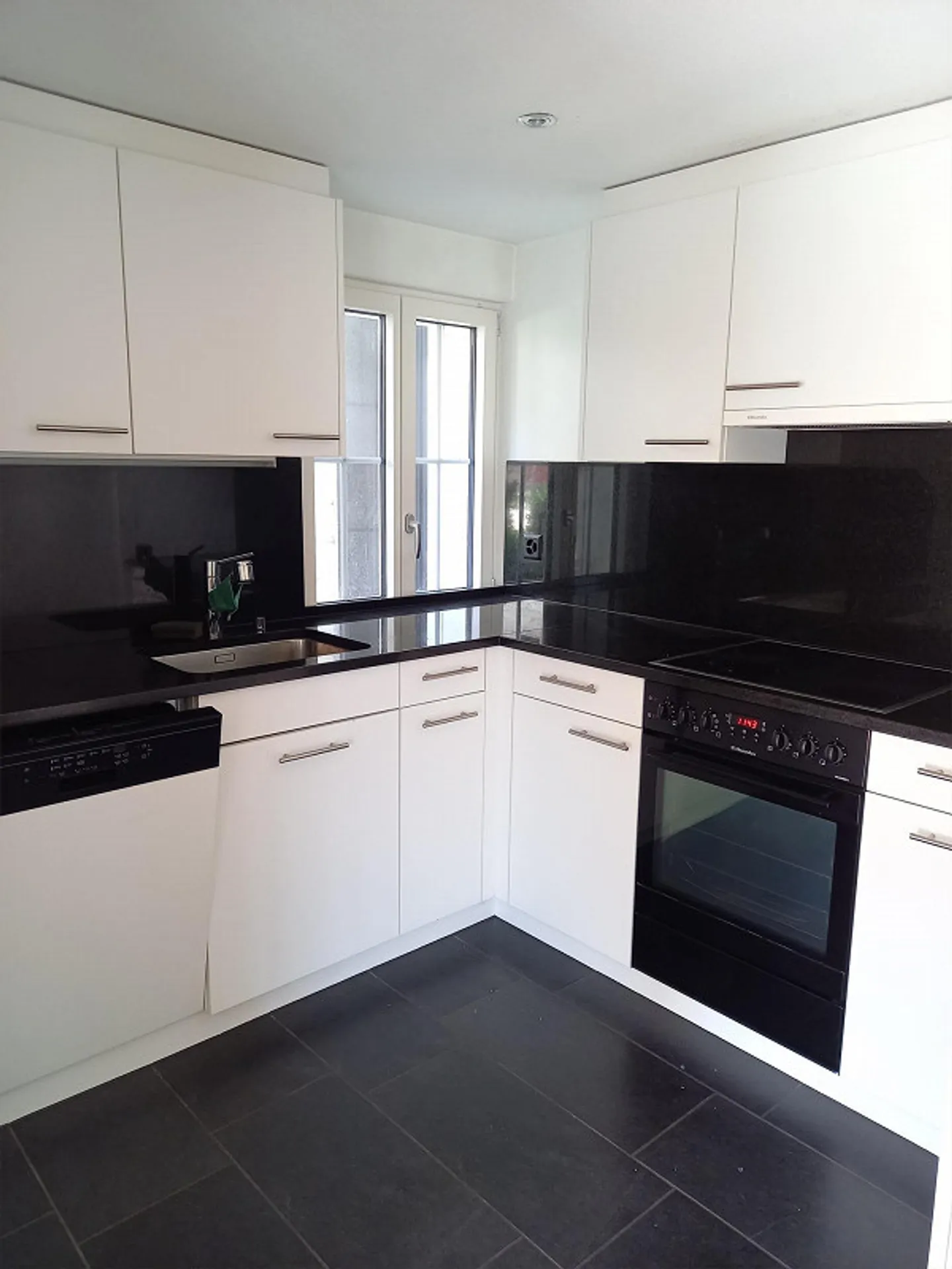 Bel appartement en duplex de 4.5 pièces dans un endroit ensoleillé - Photo 4 sur 12