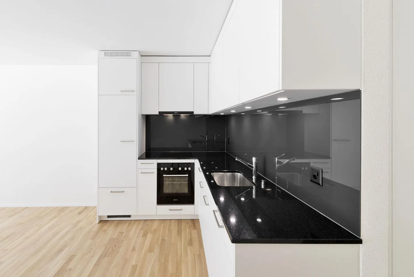Central 2.5 room apartment directly at Lenzburg train station - Photo 2 of 5
