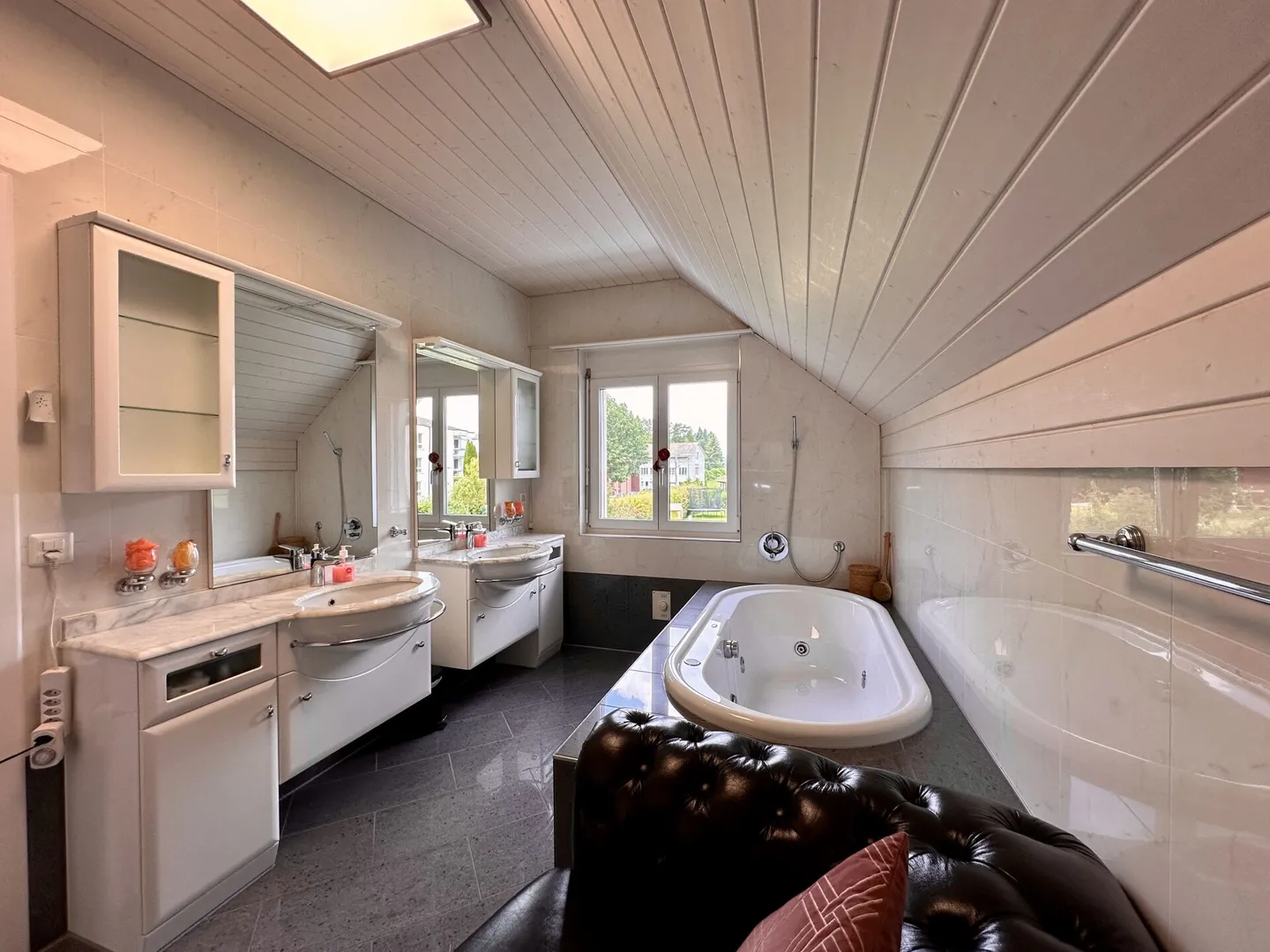 Grandioses Anwesen mit Swim Spa - Foto 11 von 12
