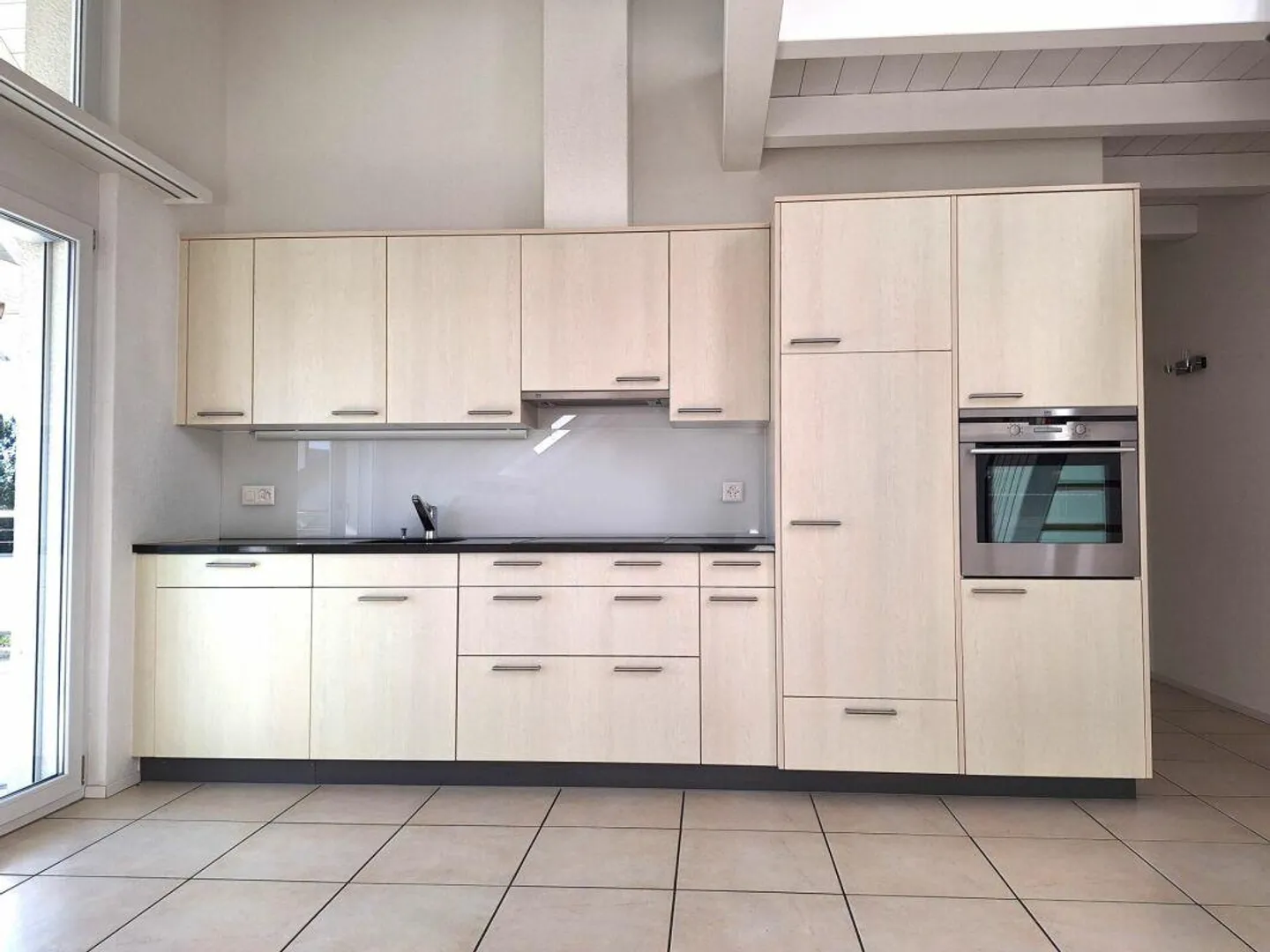 Are you looking for a 3.5-room gallery apartment? Take a look! - Photo 2 of 9