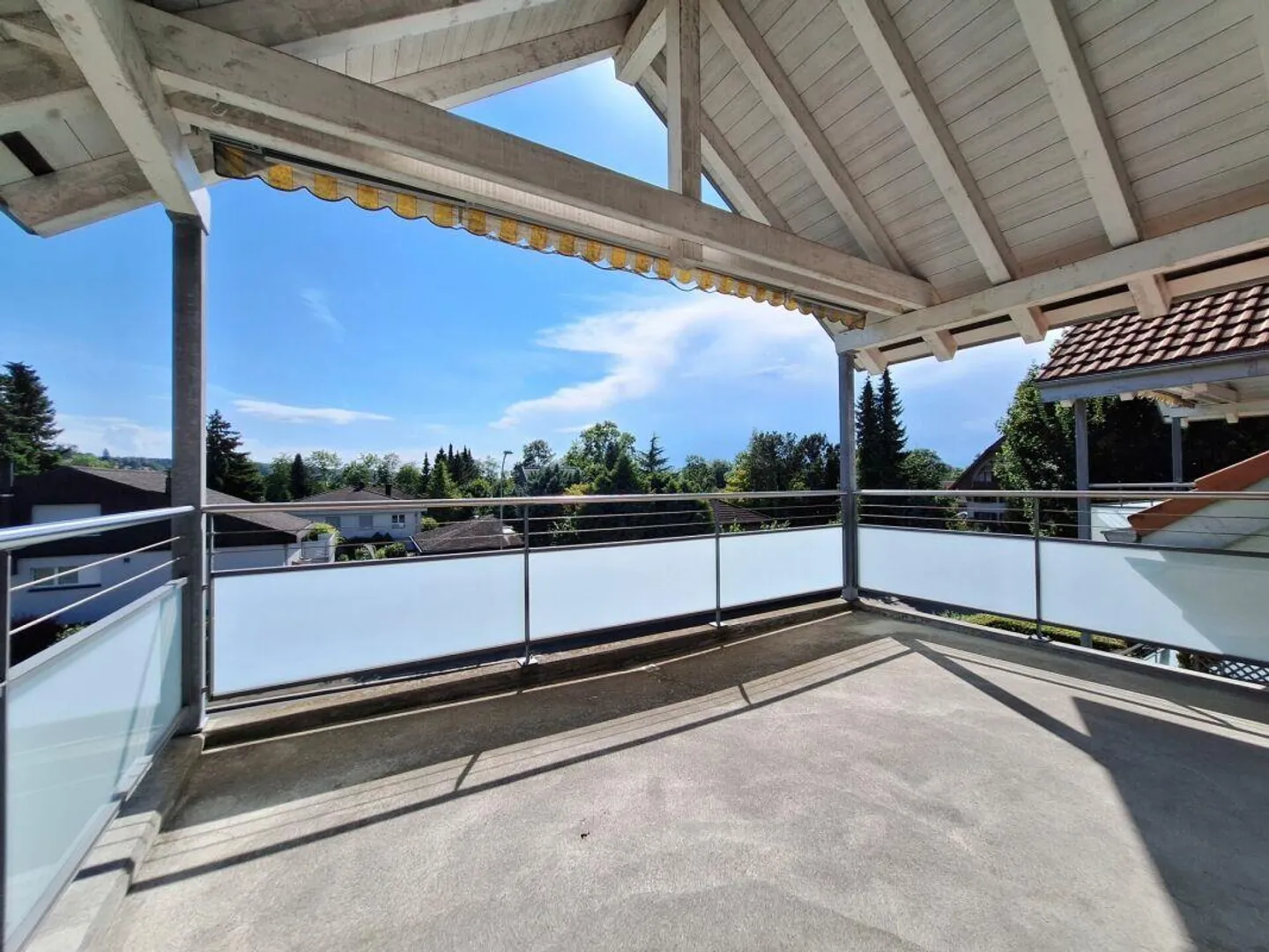 Are you looking for a 3.5-room gallery apartment? Take a look! - Photo 8 of 9