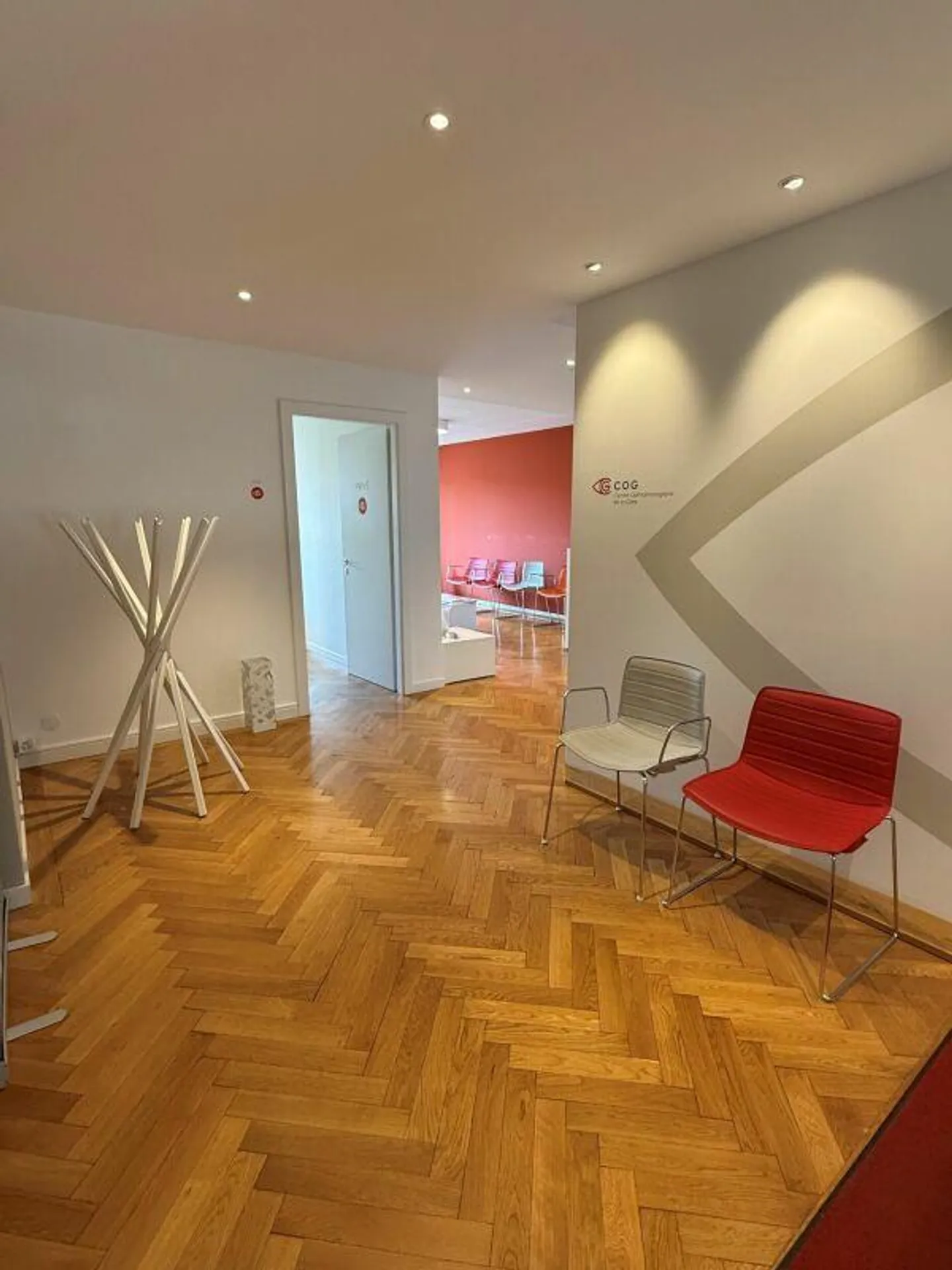 Office space for rent - Photo 2 of 7