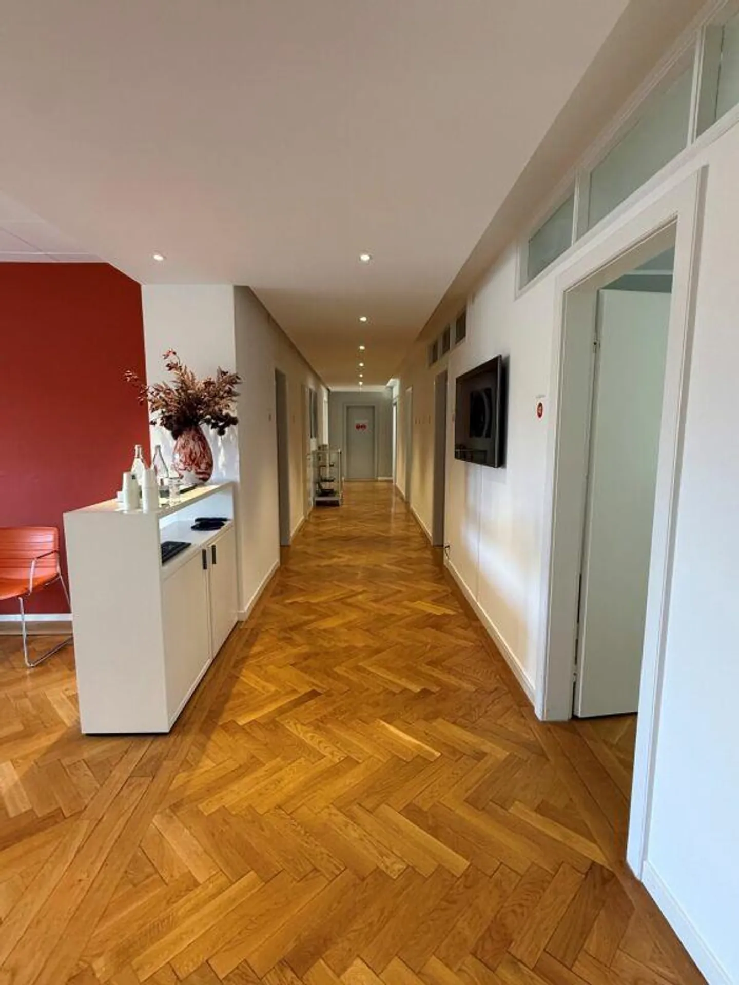 Office space for rent - Photo 4 of 7