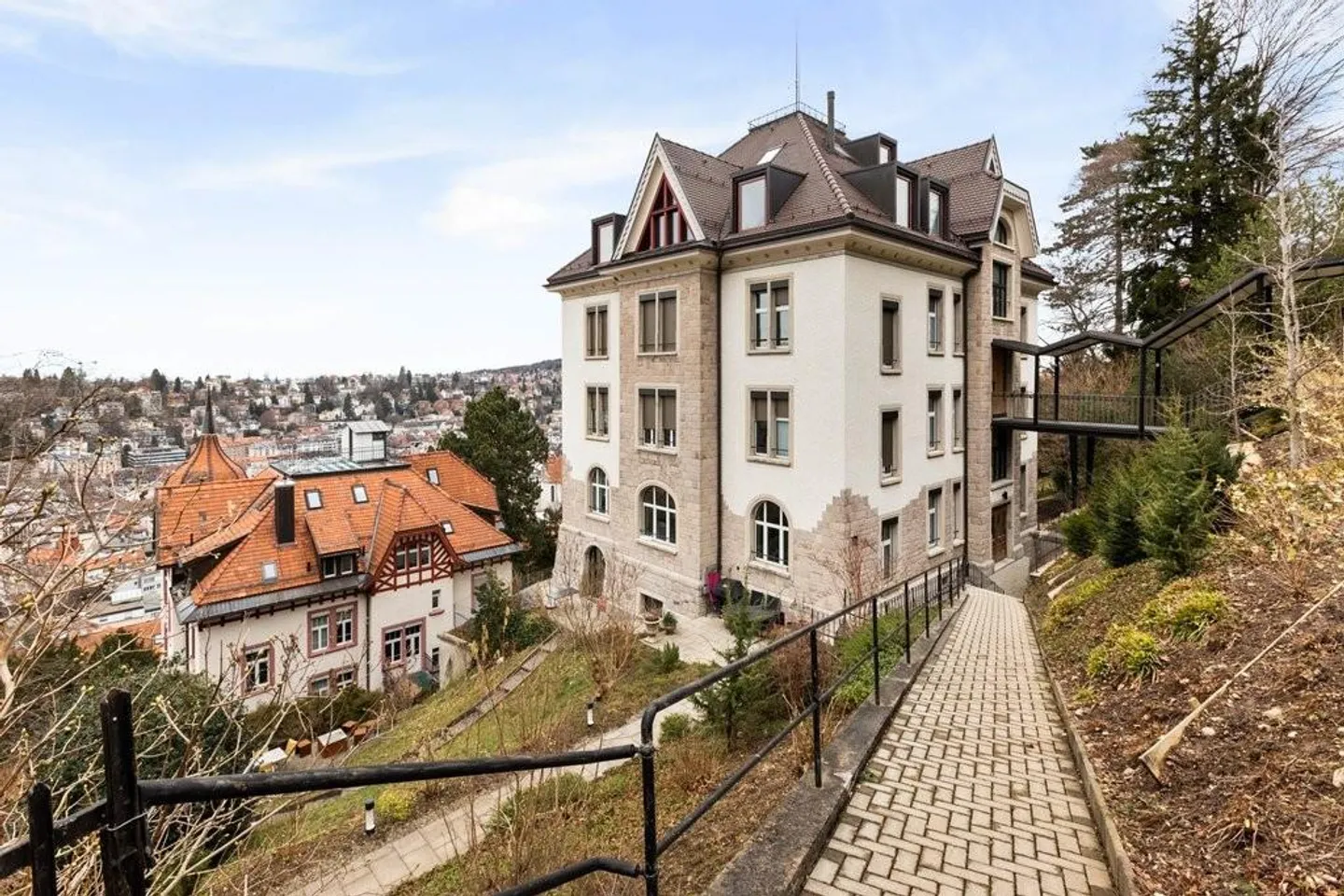 Art Nouveau house above the city center - Photo 1 of 7