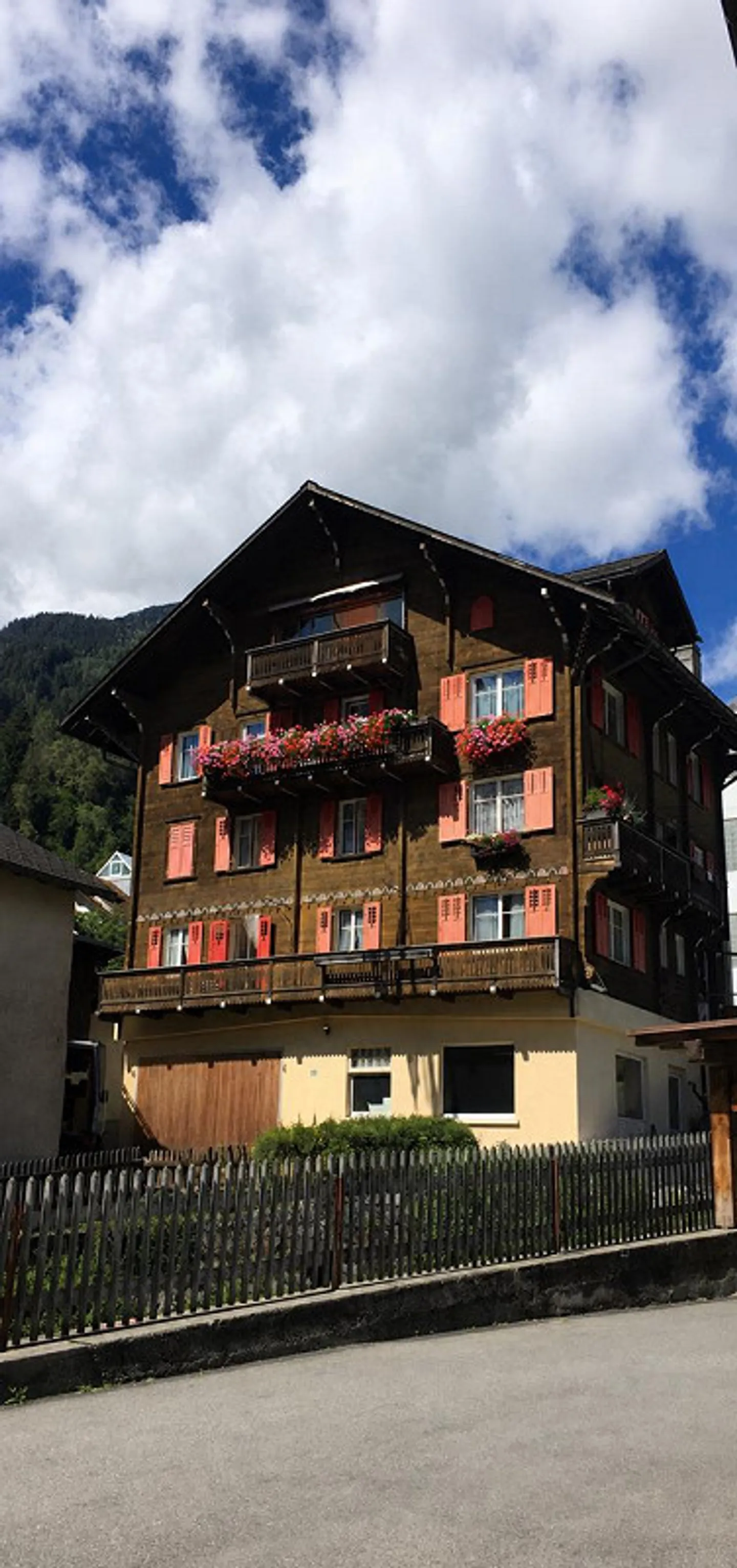 Charmante Wohnung in Trun - Foto 1 von 15