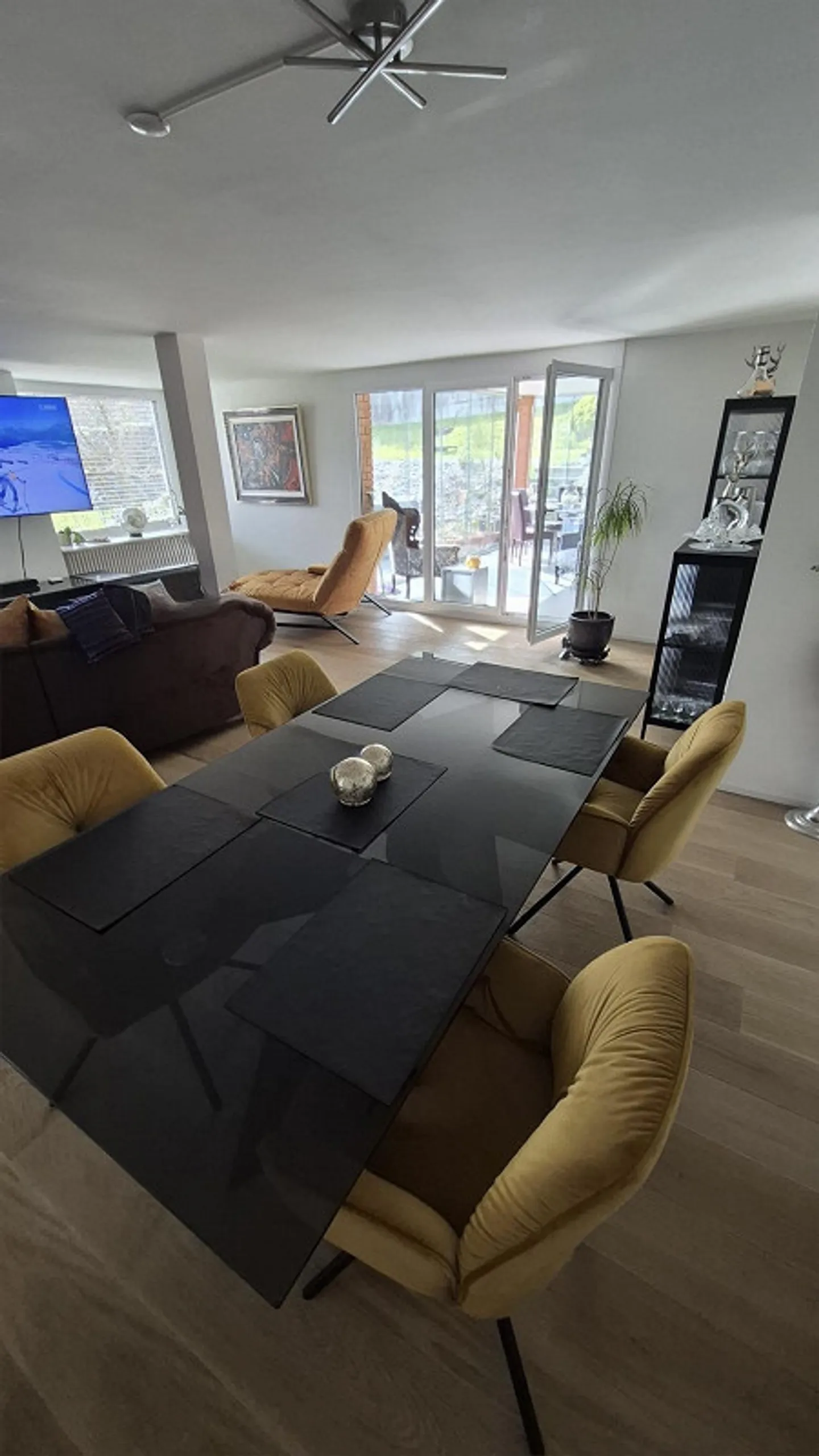 4.5-Room Semi-Detached House with Garden and Garage in Thürnen - Photo 1 of 11