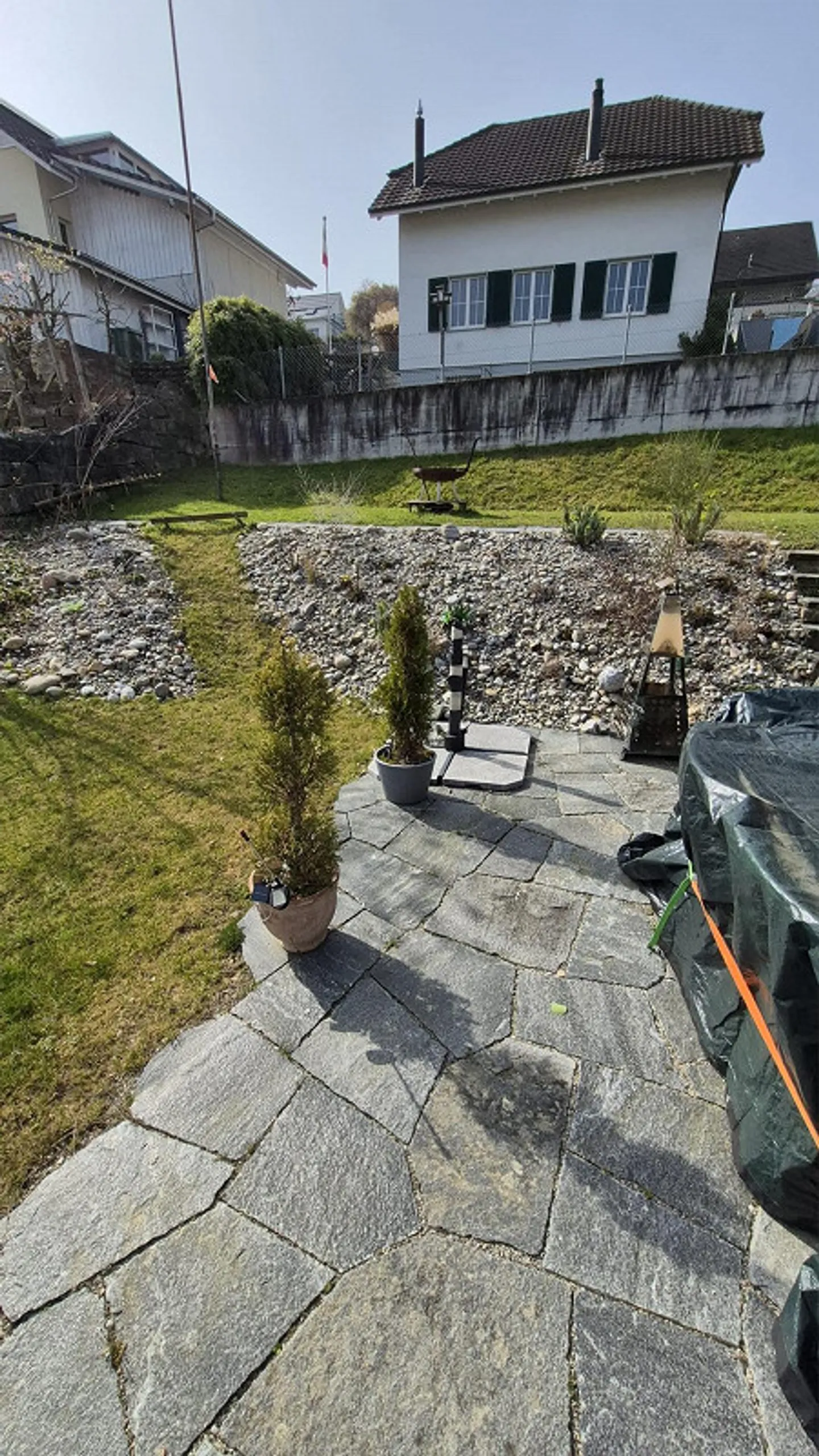 4.5-Room Semi-Detached House with Garden and Garage in Thürnen - Photo 2 of 11