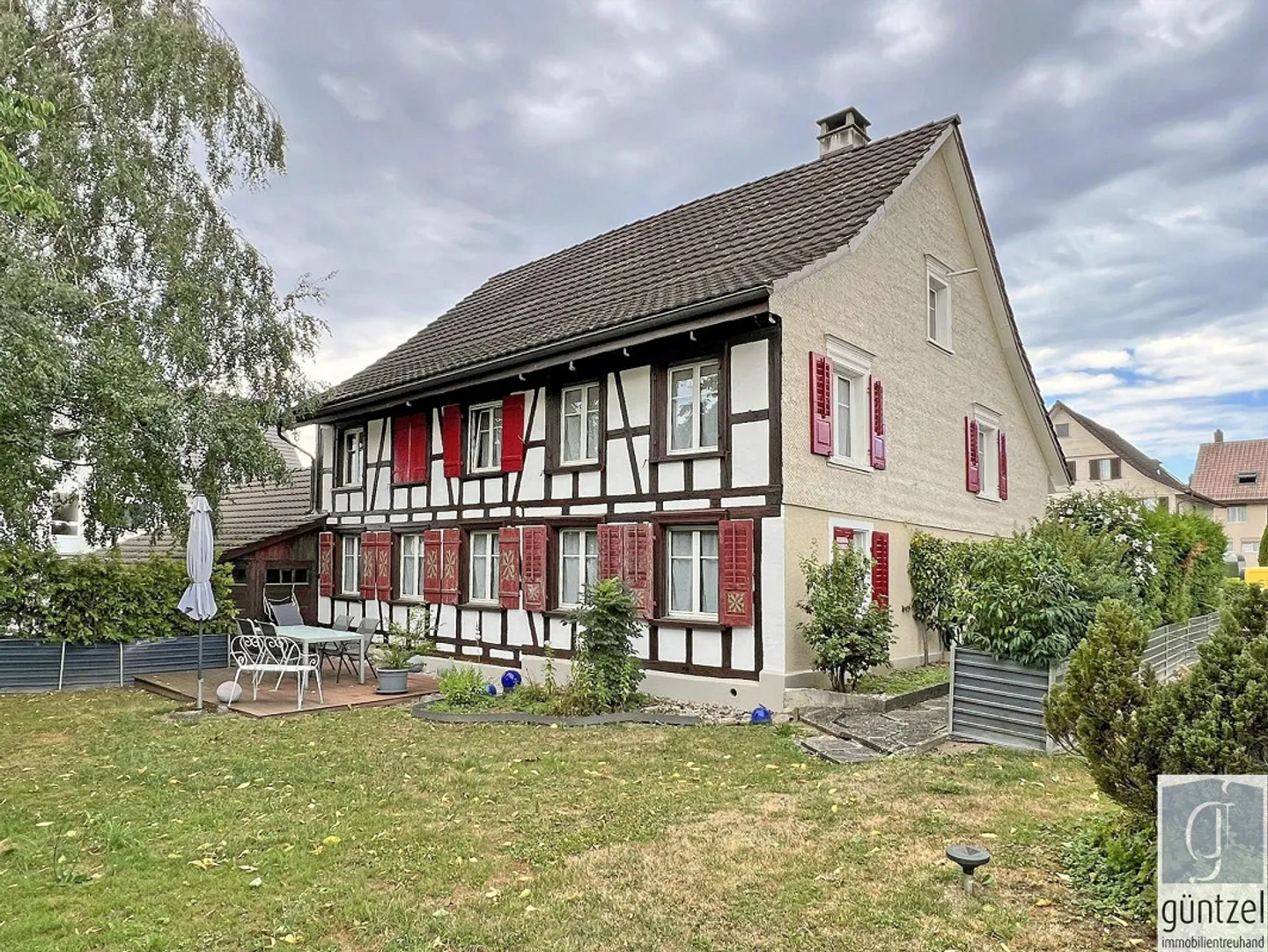 Maison individuelle avec deux bâtiments de grange et réserve foncière - Photo 1 sur 13