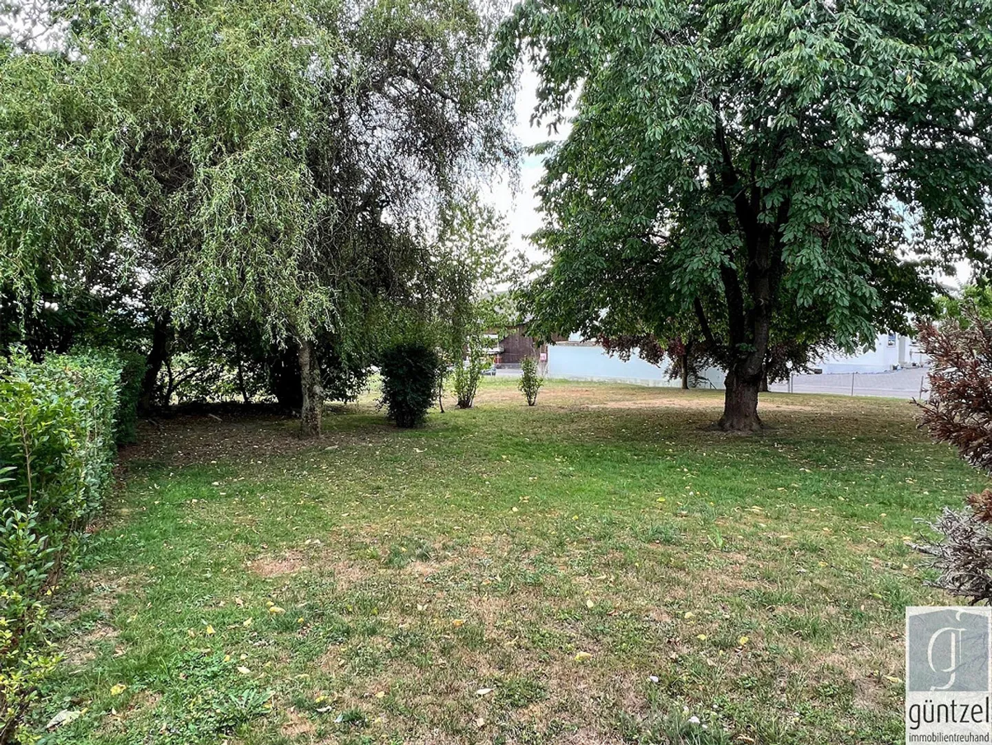 Maison individuelle avec deux bâtiments de grange et réserve foncière - Photo 4 sur 13