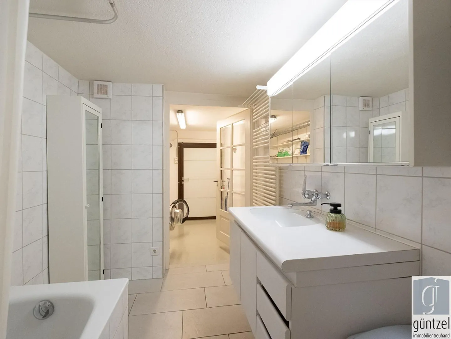 Maison individuelle avec deux bâtiments de grange et réserve foncière - Photo 8 sur 13
