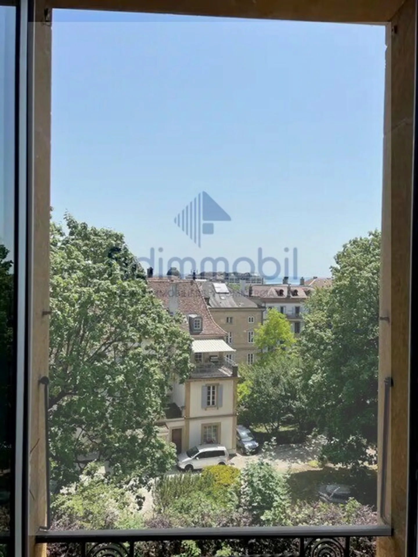 Charming Apartment in Neuchâtel - Photo 4 of 10