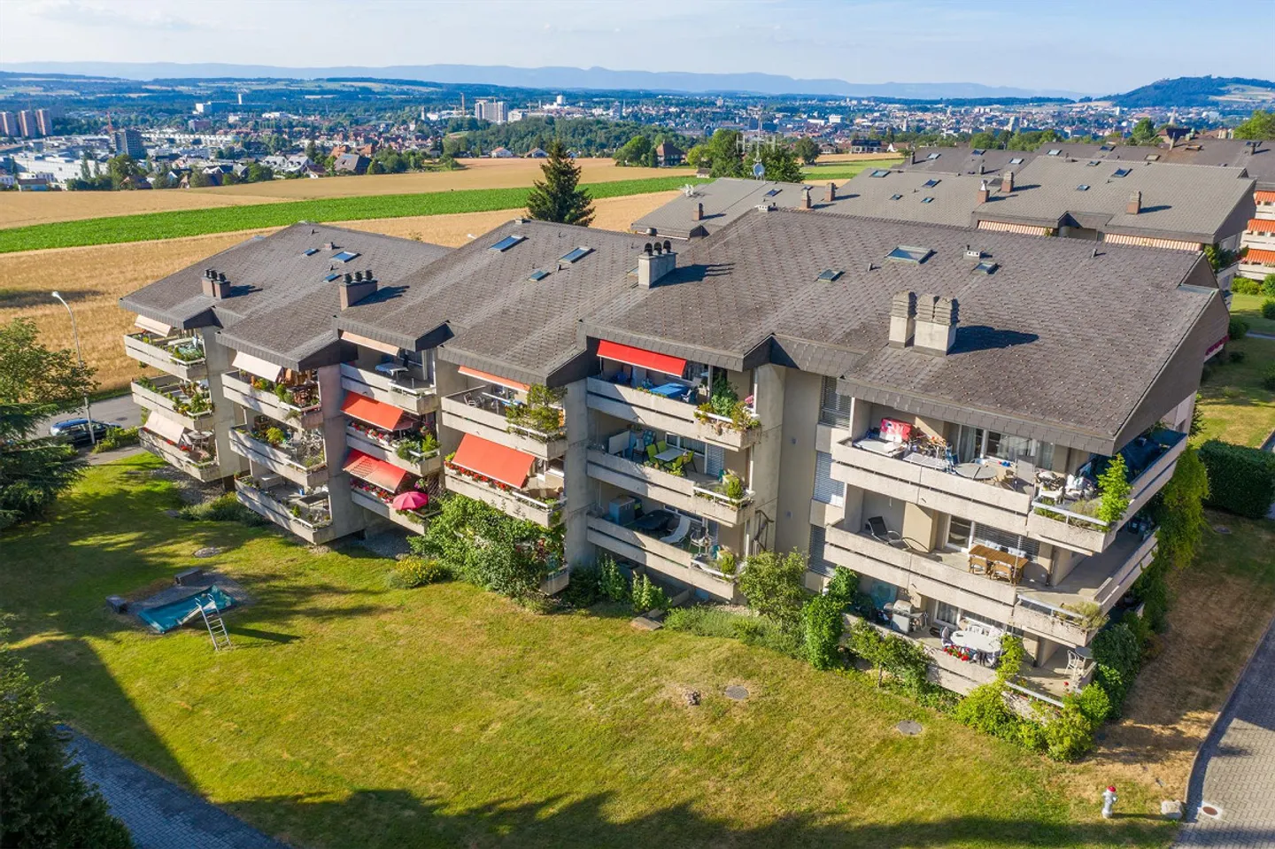 Appartement spacieux avec balcon - Photo 2 sur 7