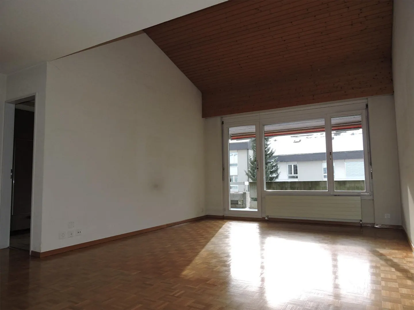 Appartement spacieux avec balcon - Photo 3 sur 7
