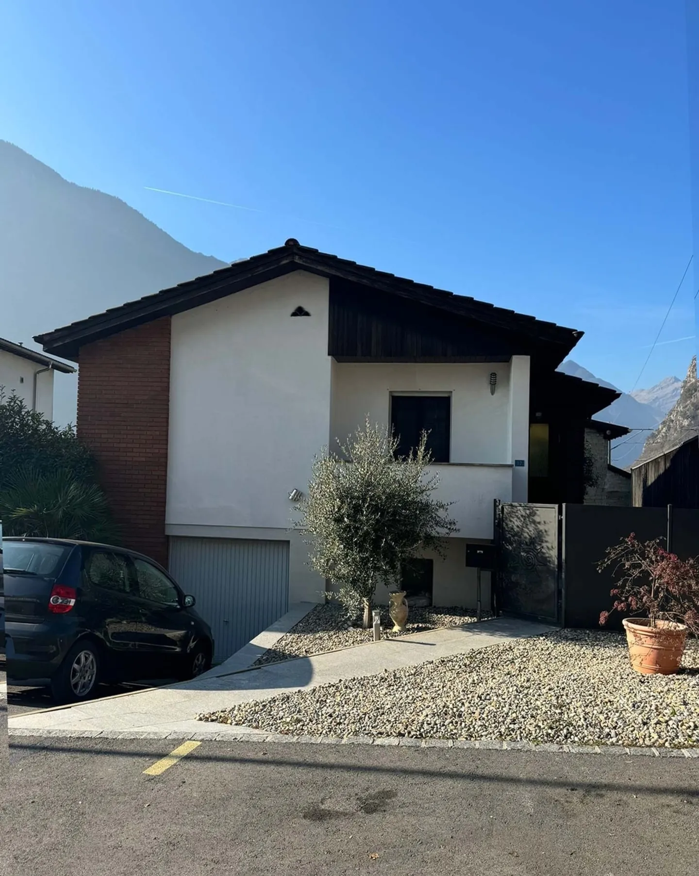 Villa unifamiliare ristrutturata con 4.5 locali a Biasca - Photo 1 of 8