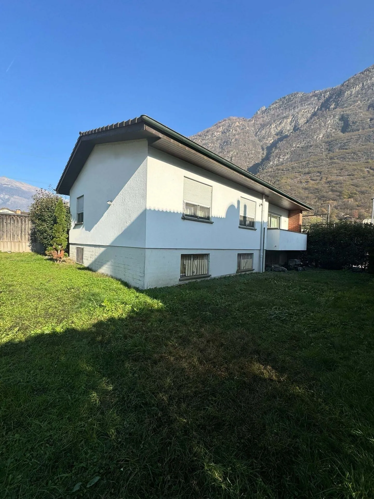 Villa unifamiliare ristrutturata con 4.5 locali a Biasca - Photo 2 of 8