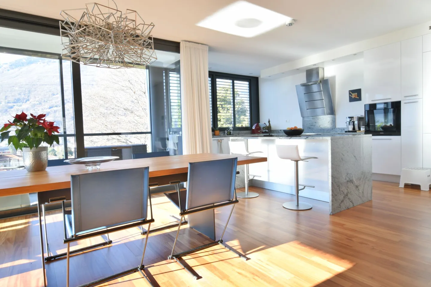 Appartement prestigieux de 5,5 pièces - Photo 2 sur 14