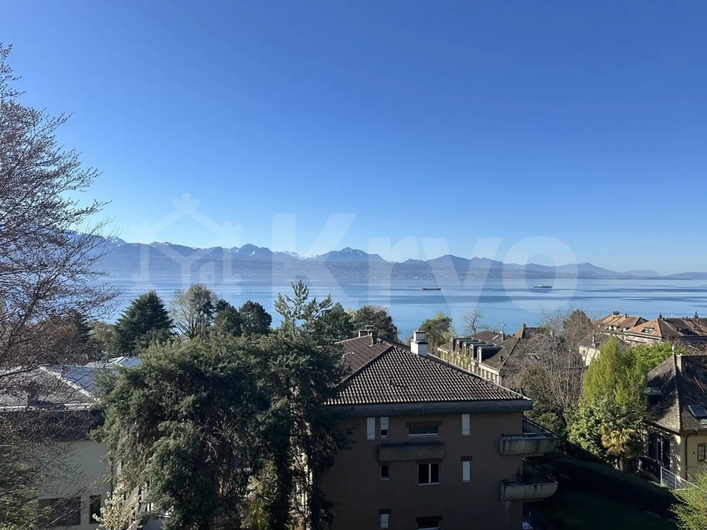 4.5 rooms fully renovated, large terrace, lake view - Photo 1 of 8