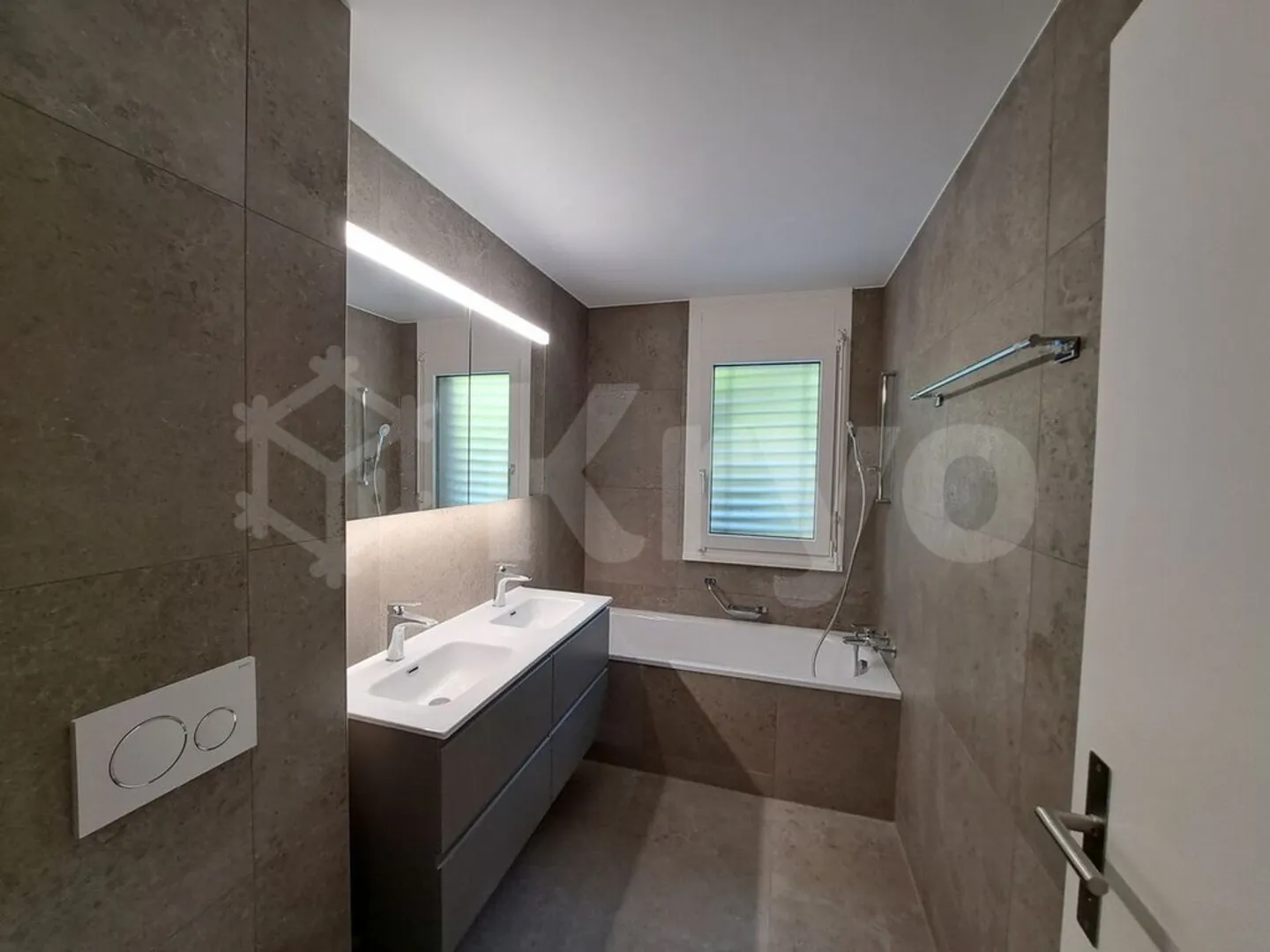 4.5 rooms fully renovated, large terrace, lake view - Photo 8 of 8