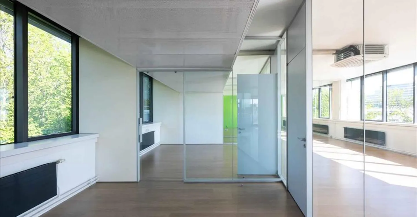 Mixed-use building for rent - Photo 1 of 5