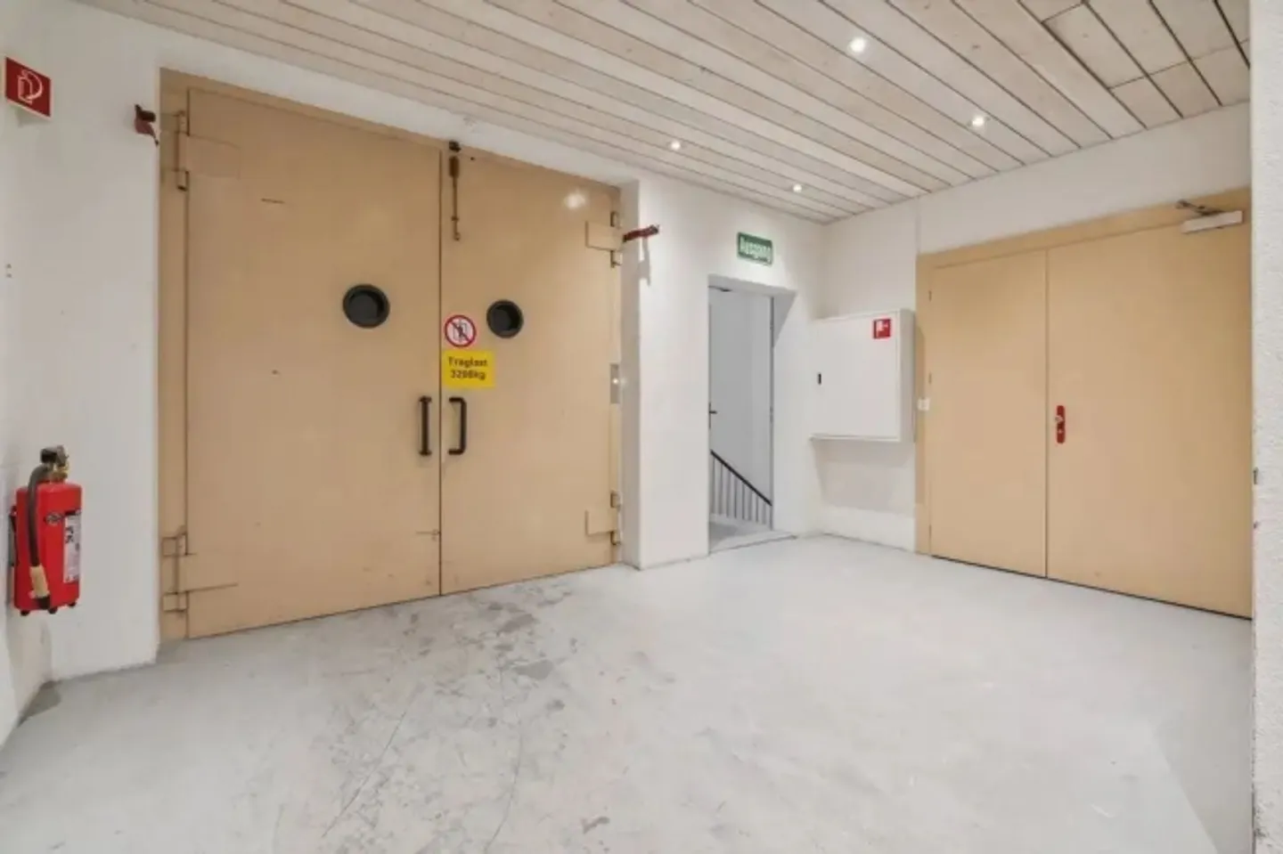 Versatile commercial space with good infrastructure - Photo 1 of 6